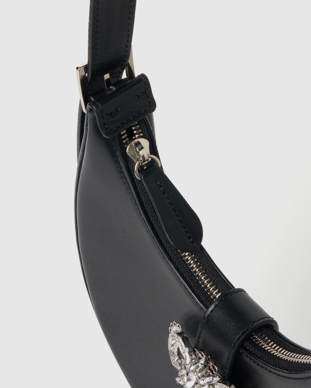 ribbon bijou half moon bag【Delivery in May 2025】