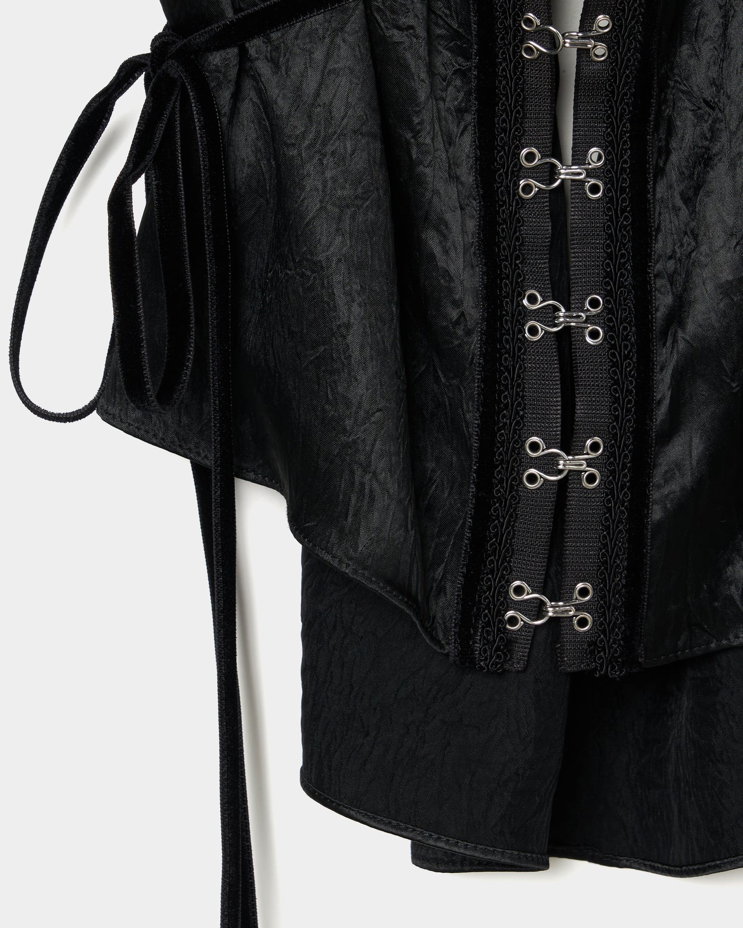 front hook ribbon satin blouse Black【stock】