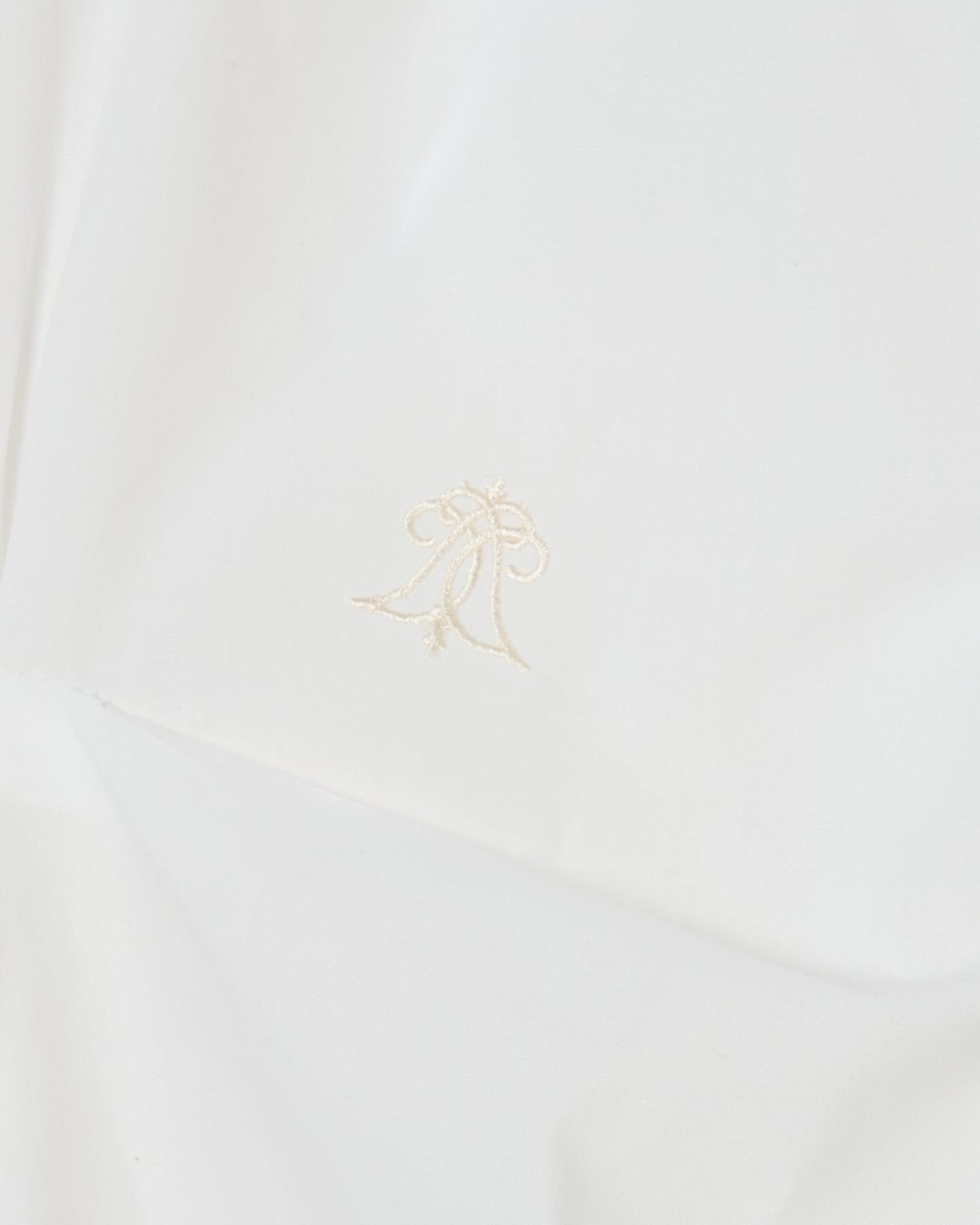 wave tuck lumen embroidery shirt White【Delivery in January 2026】