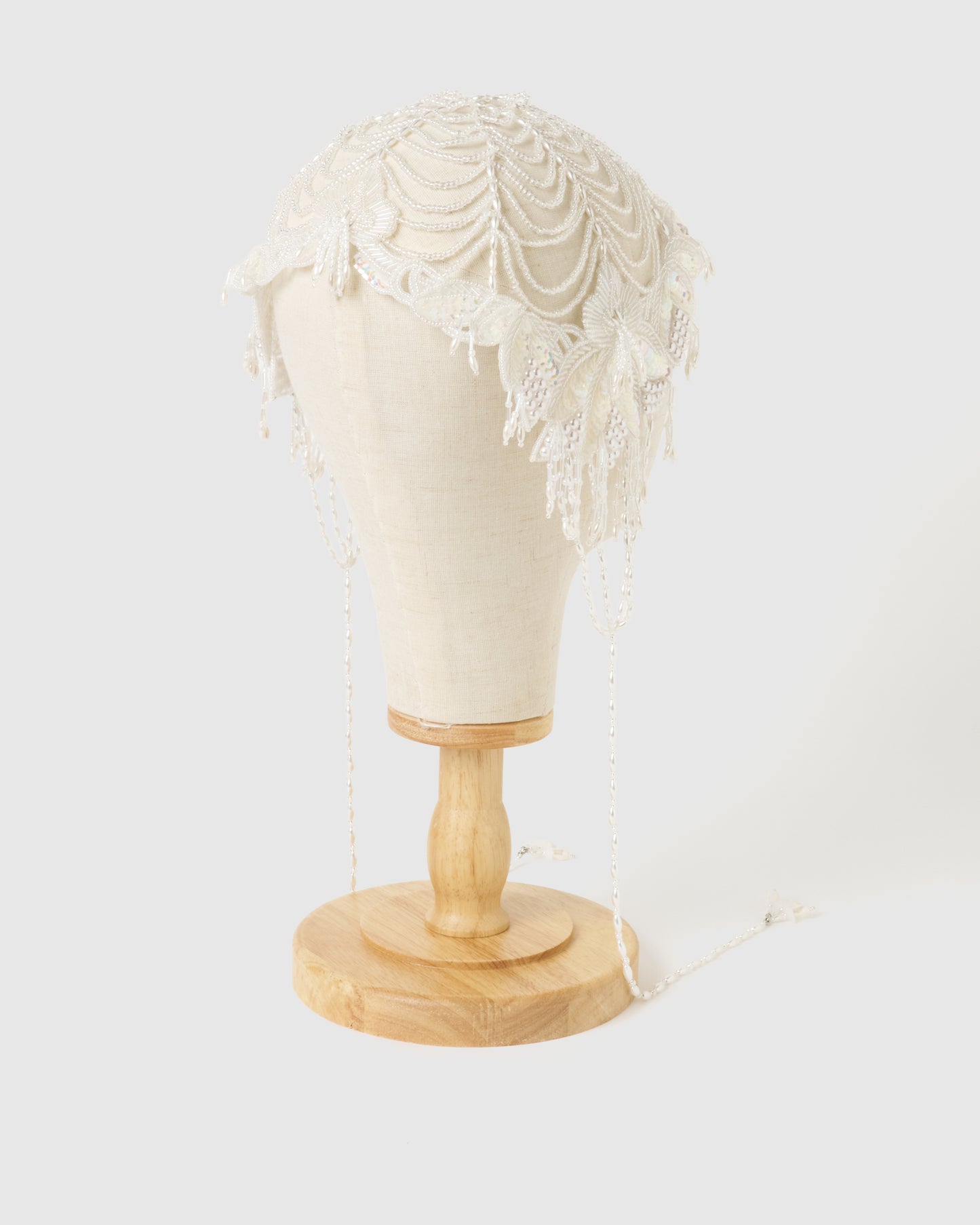 white opal scallop head dress【Delivery in March 2026】