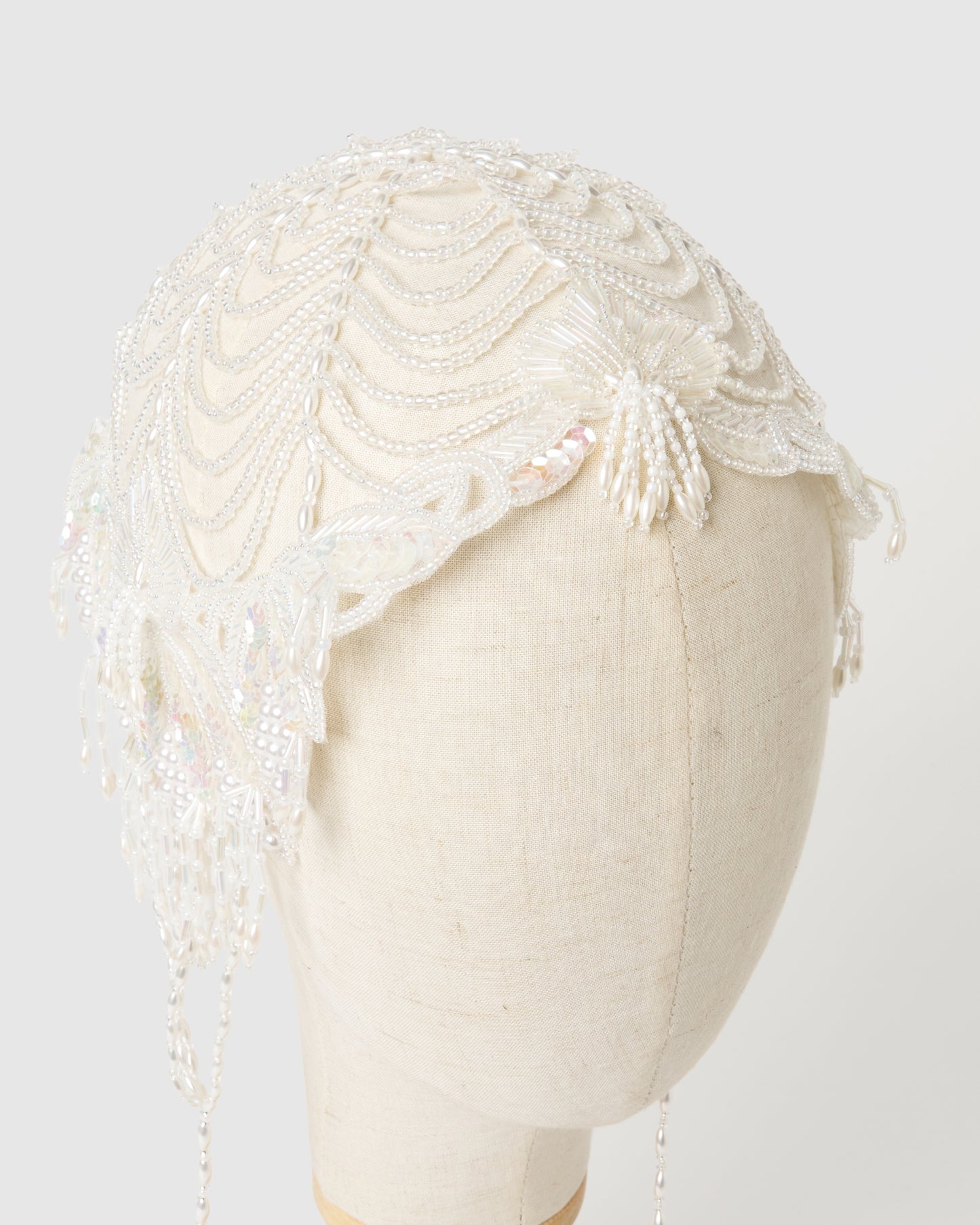 white opal scallop head dress【Delivery in March 2026】