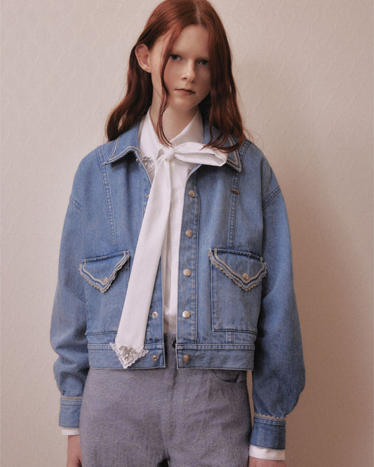 Lace bijou bow tie shirt White【Delivery in February 2027】
