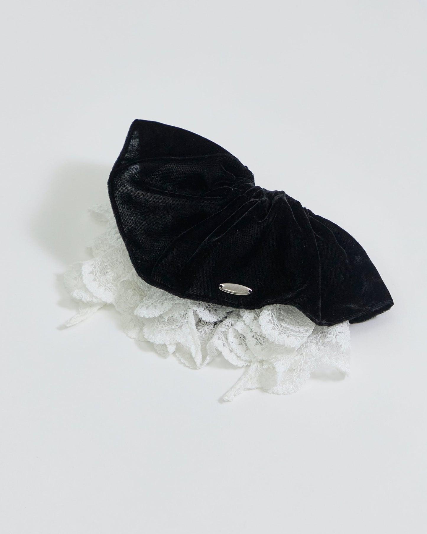 velour lace chou chou Black × White【stock】