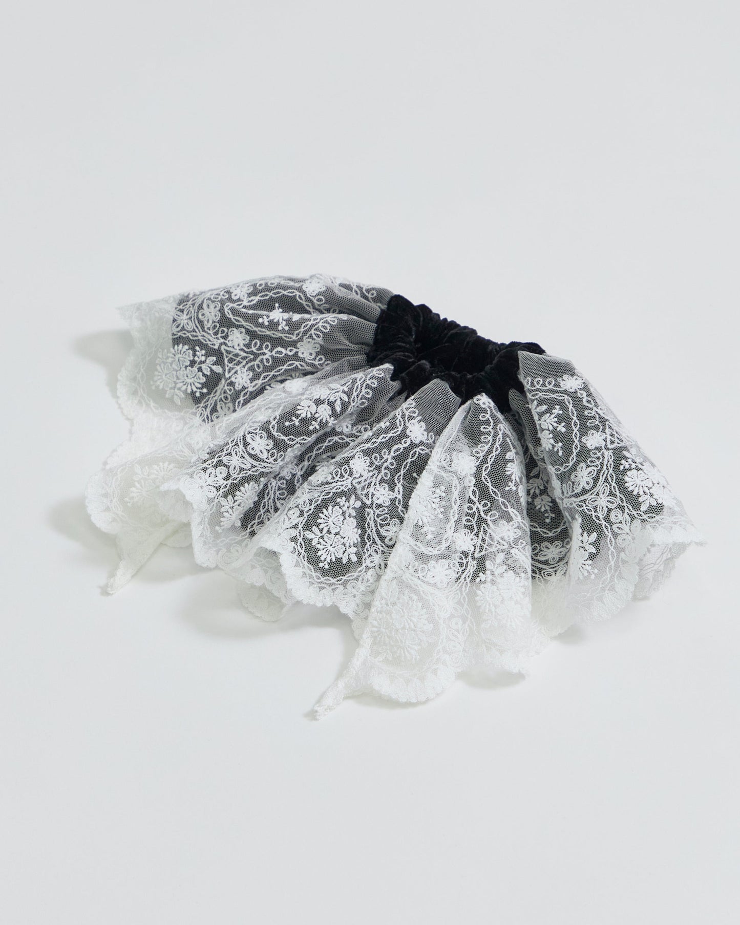 velour lace chou chou Black × White【stock】