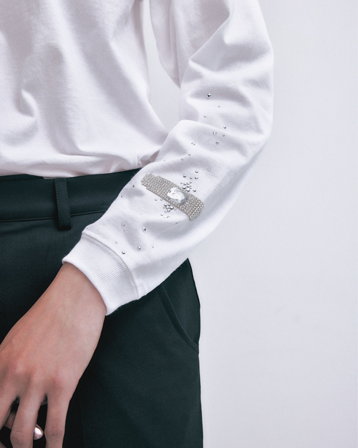 Bijou Aid long sleeve T-shirt White【stock】