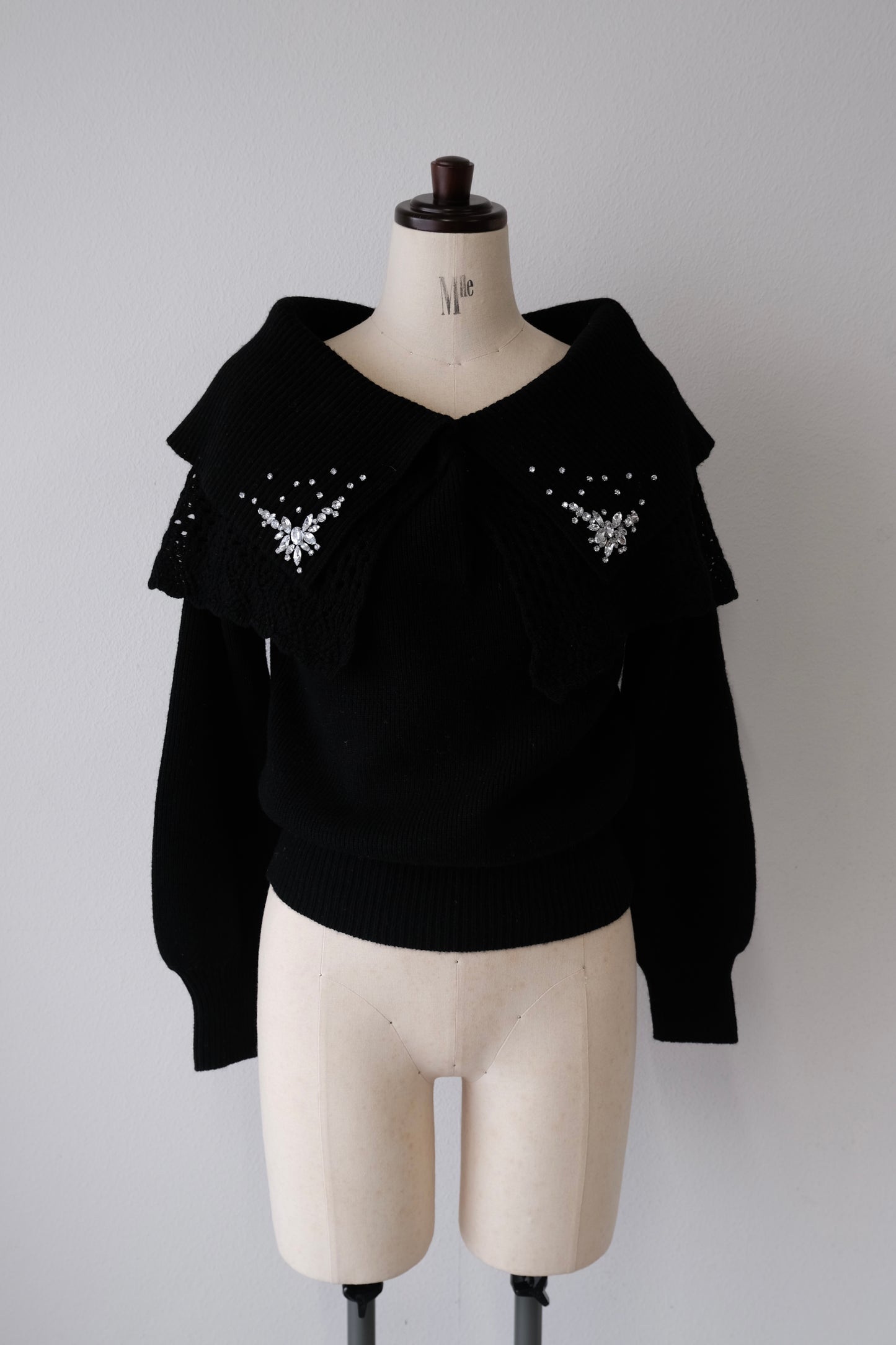bijou tiara off-shoulder knit Black 【stock】
