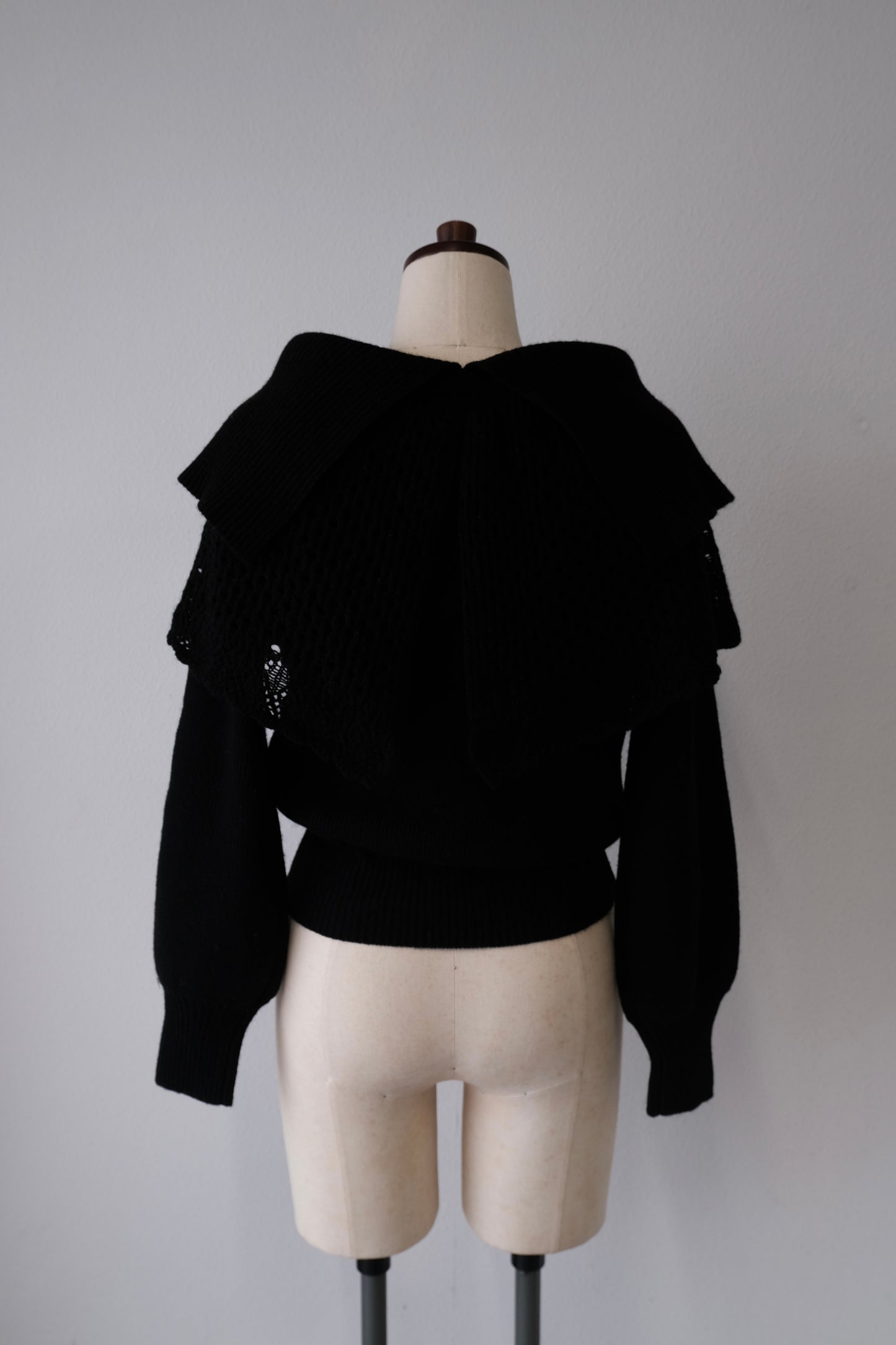 bijou tiara off-shoulder knit Black 【stock】