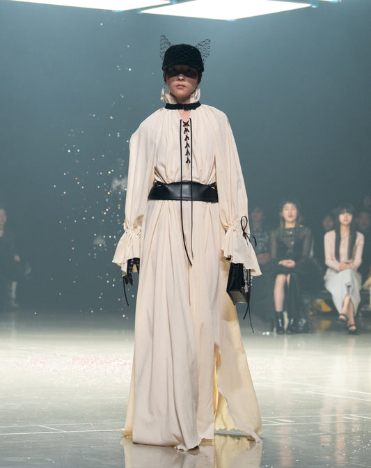 neck belted crepe dress【Delivery in April 2025】