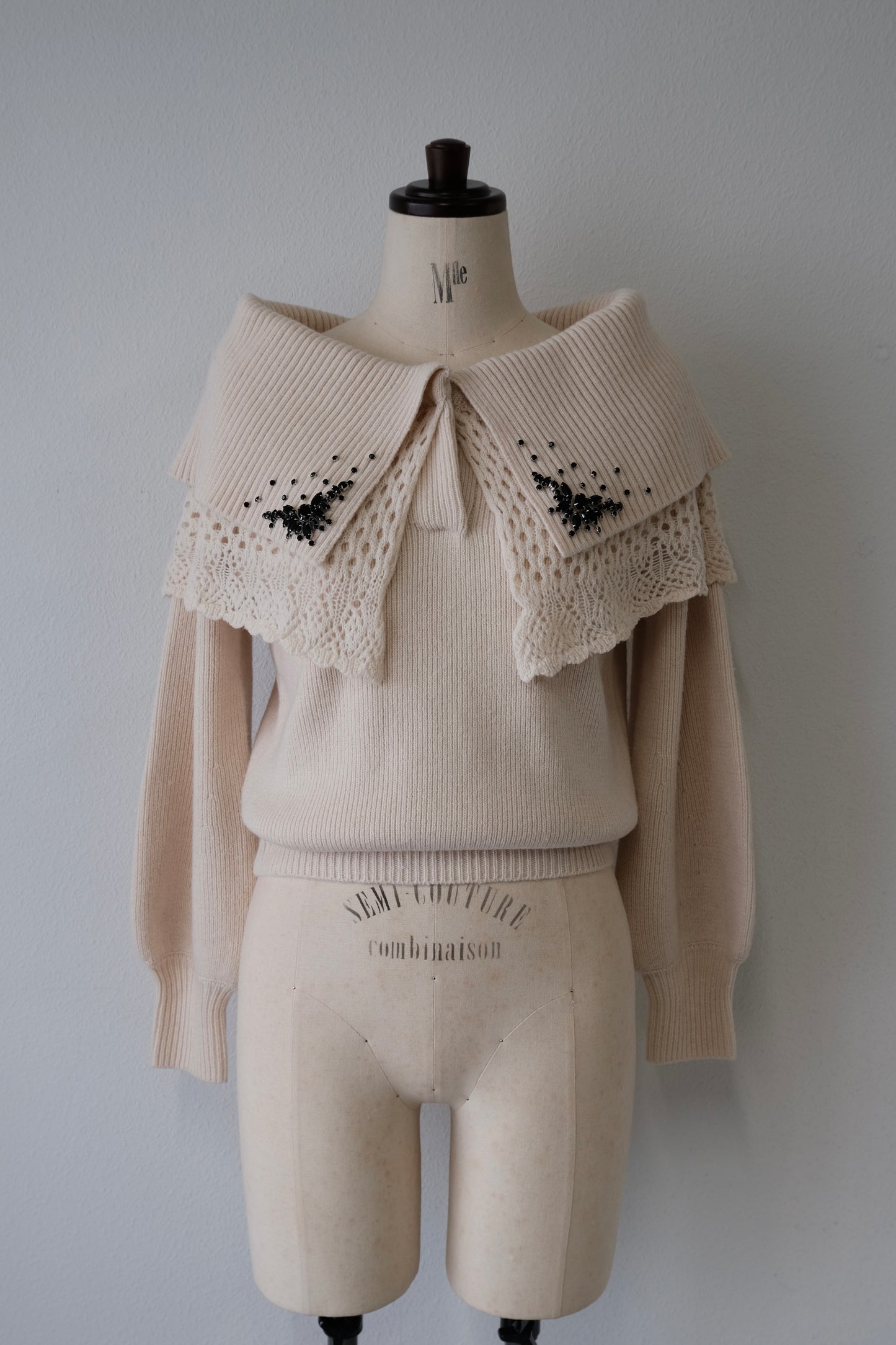 bijou tiara off-shoulder knit Ivory【Delivery in September 2025】