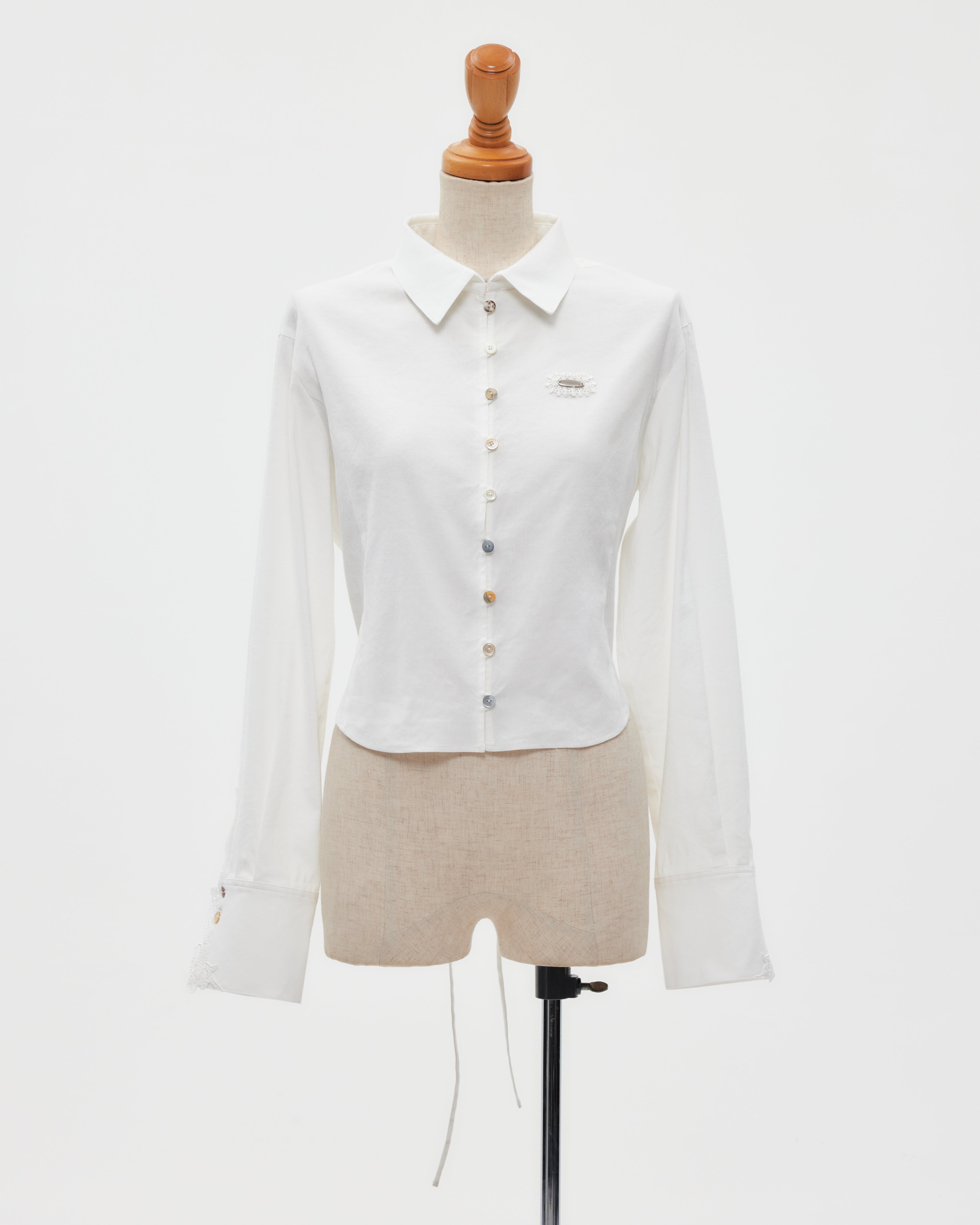 shell button cropped blouse White【Delivery in June 2026