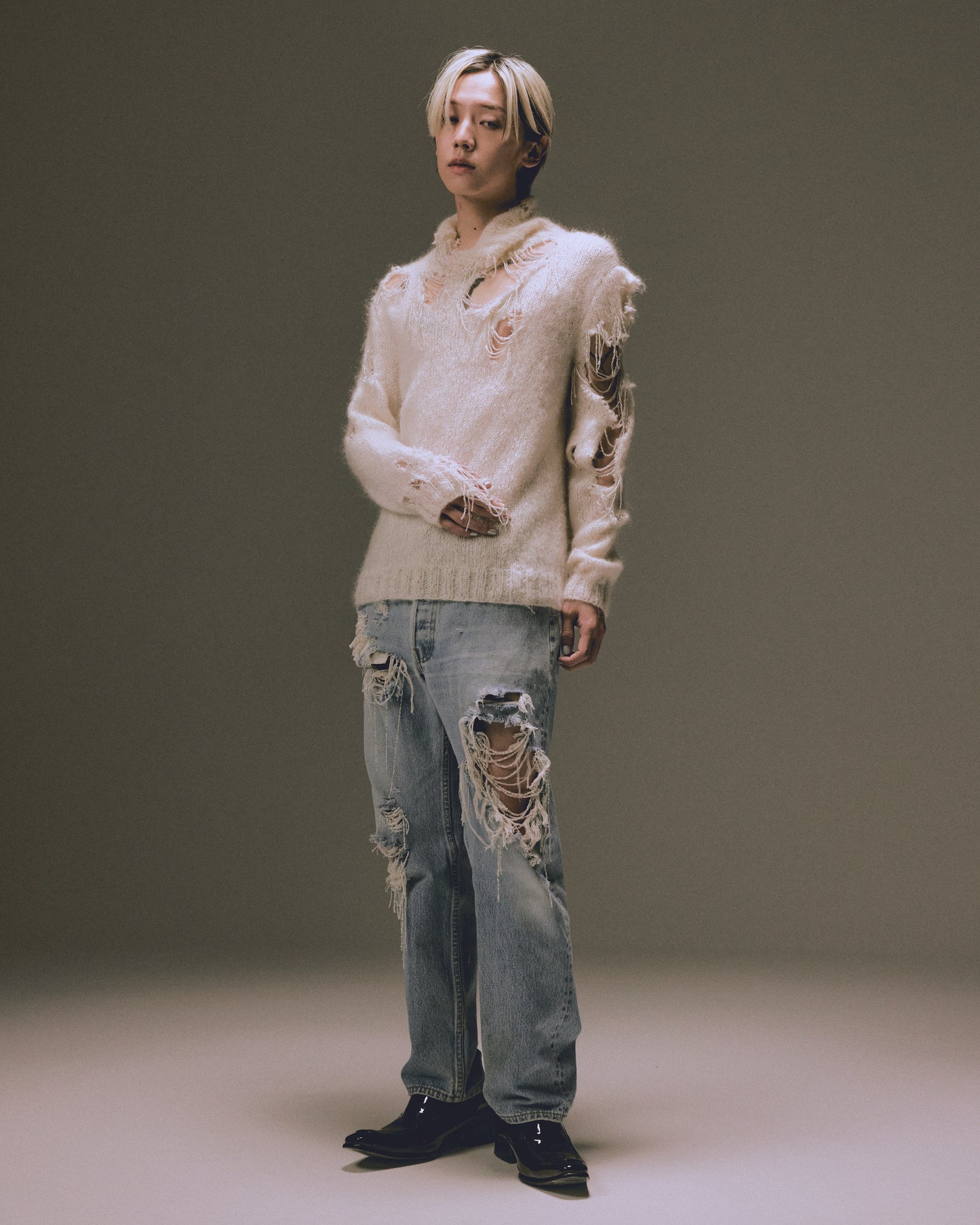 Shimmering damaged beads knit / Hard damaged【Delivery in February 2026】