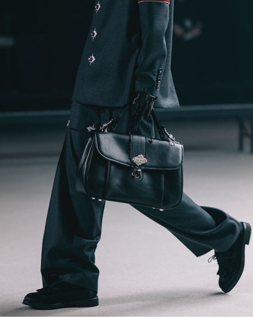 silver tag leather briefcase【Delivery in September 2024】