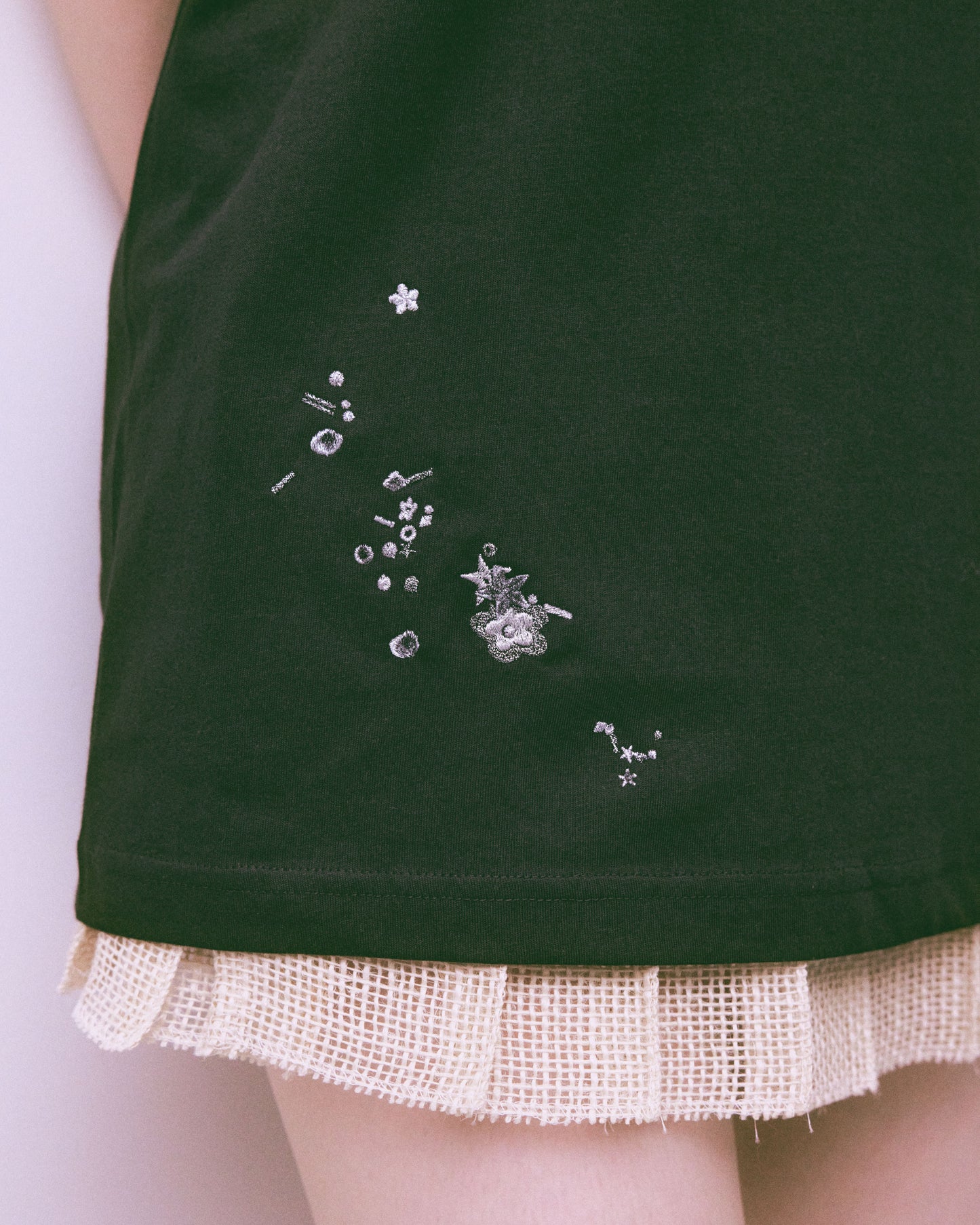 hearty childhood spangle T-shirt Black【stock】