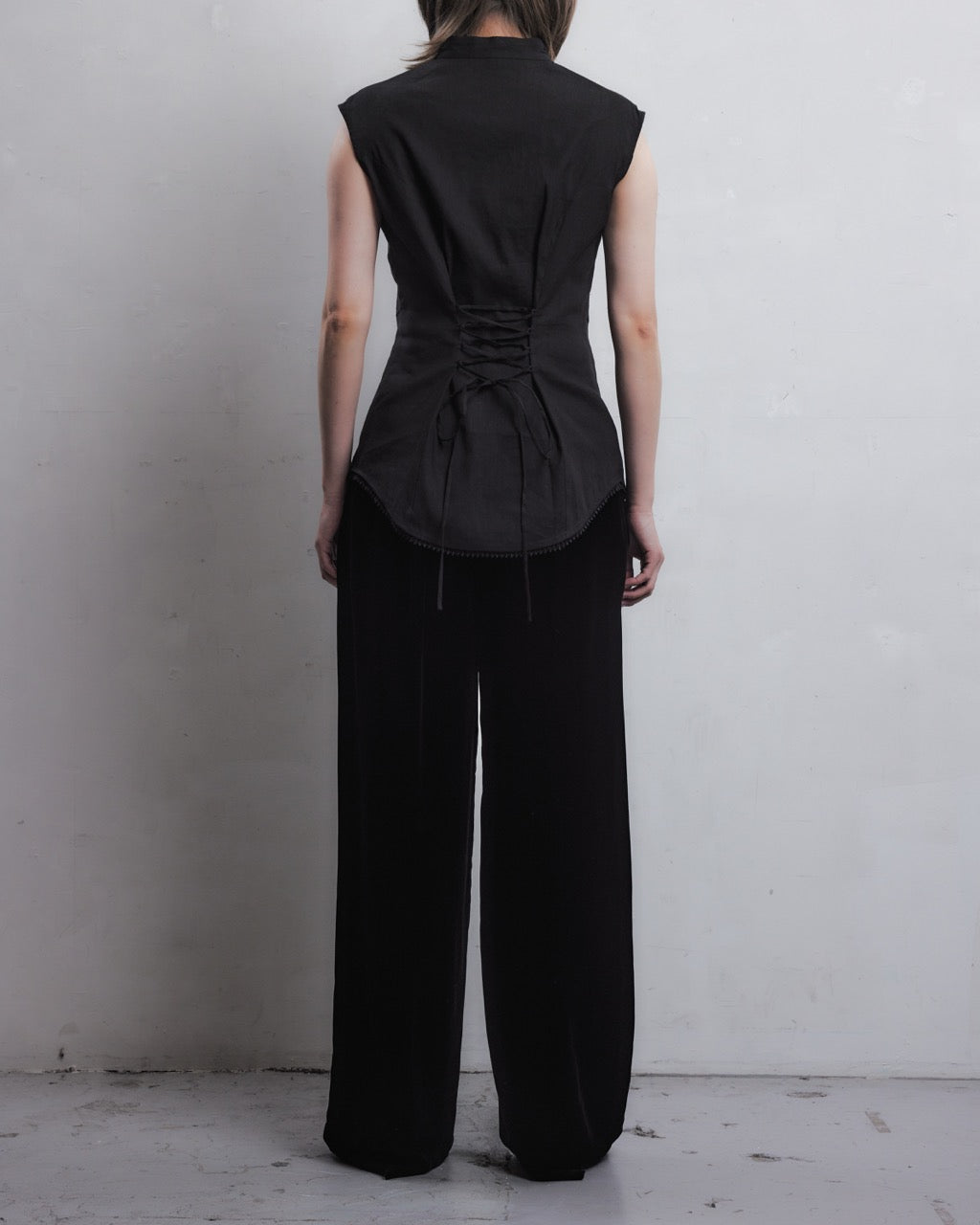 shell button side tack no sleeve blouse Black【stock】