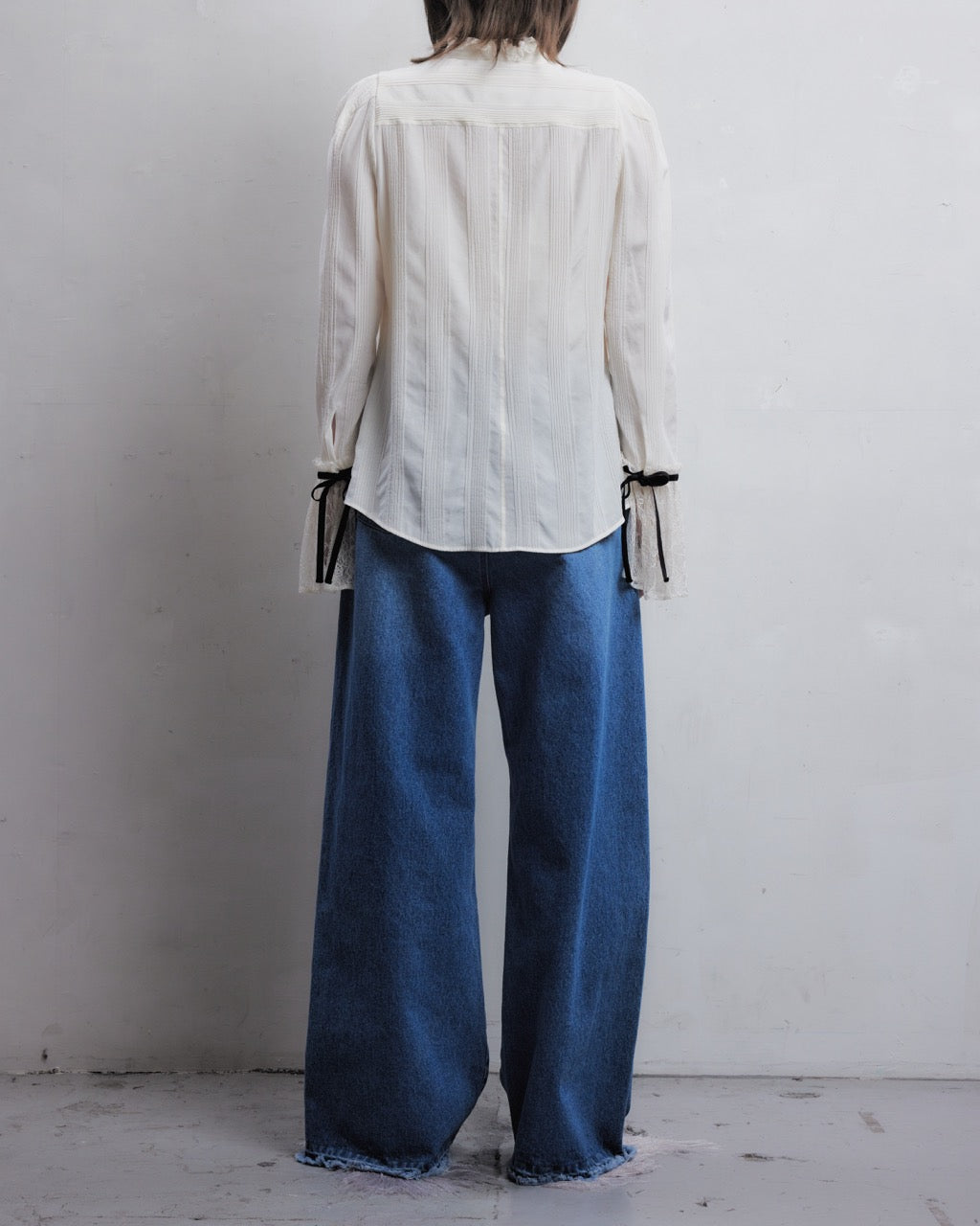 lace cuffs tack blouse Ivory【Delivery in June 2026】