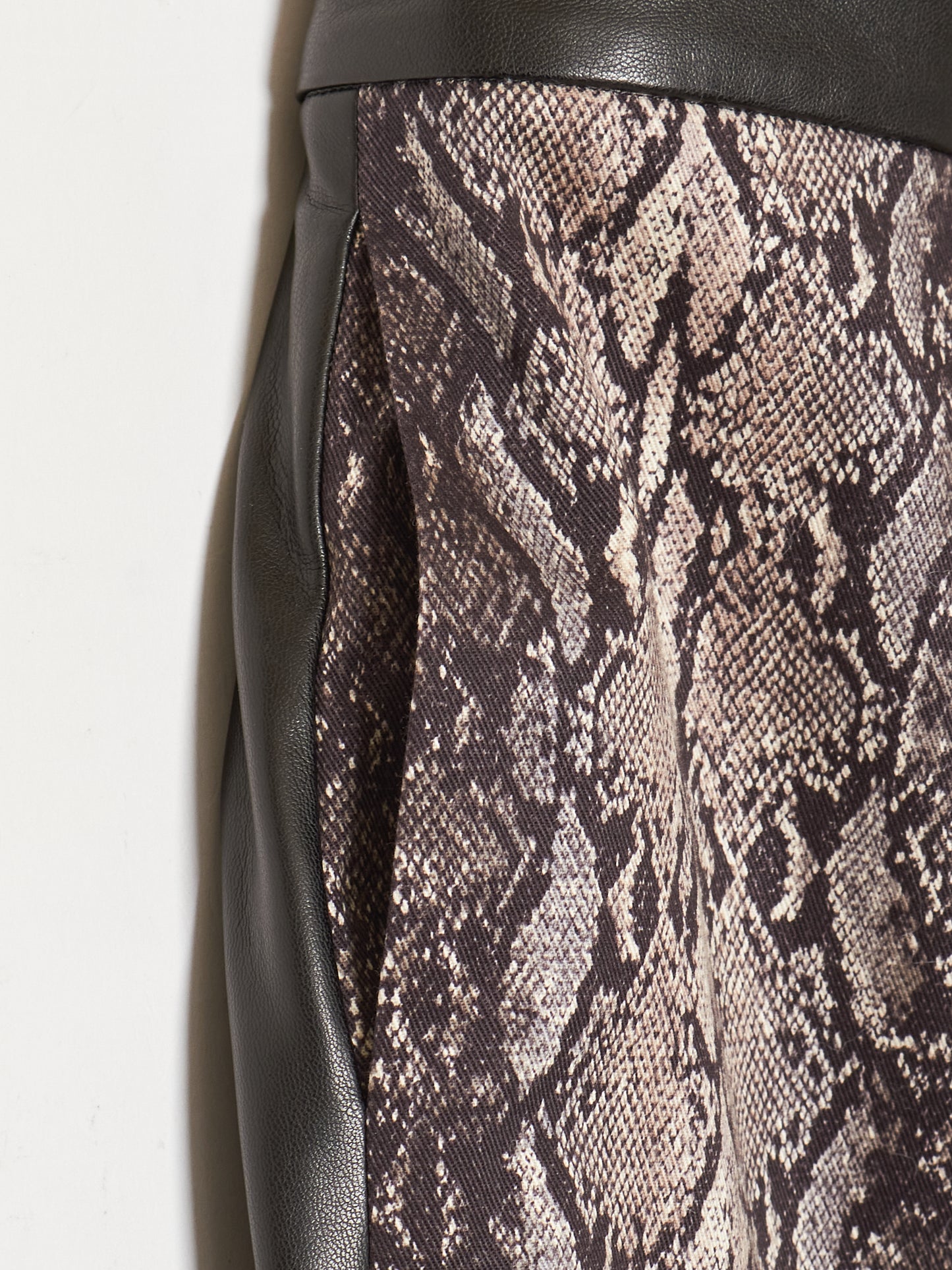 snake pattern faux leather pants【Delivery in January 2023】