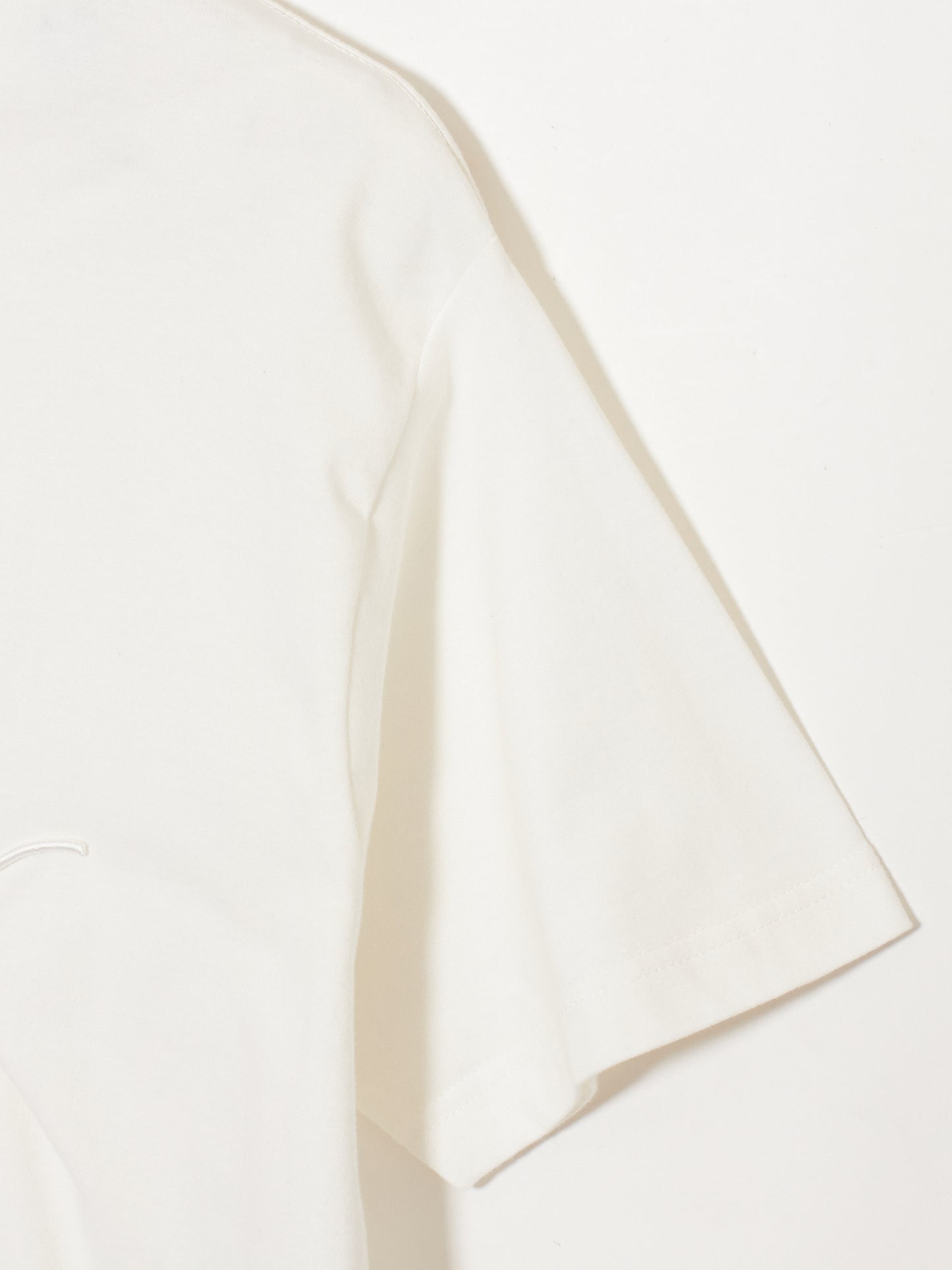 AKKIGAI on White T-shirt【Delivery in August 2024】