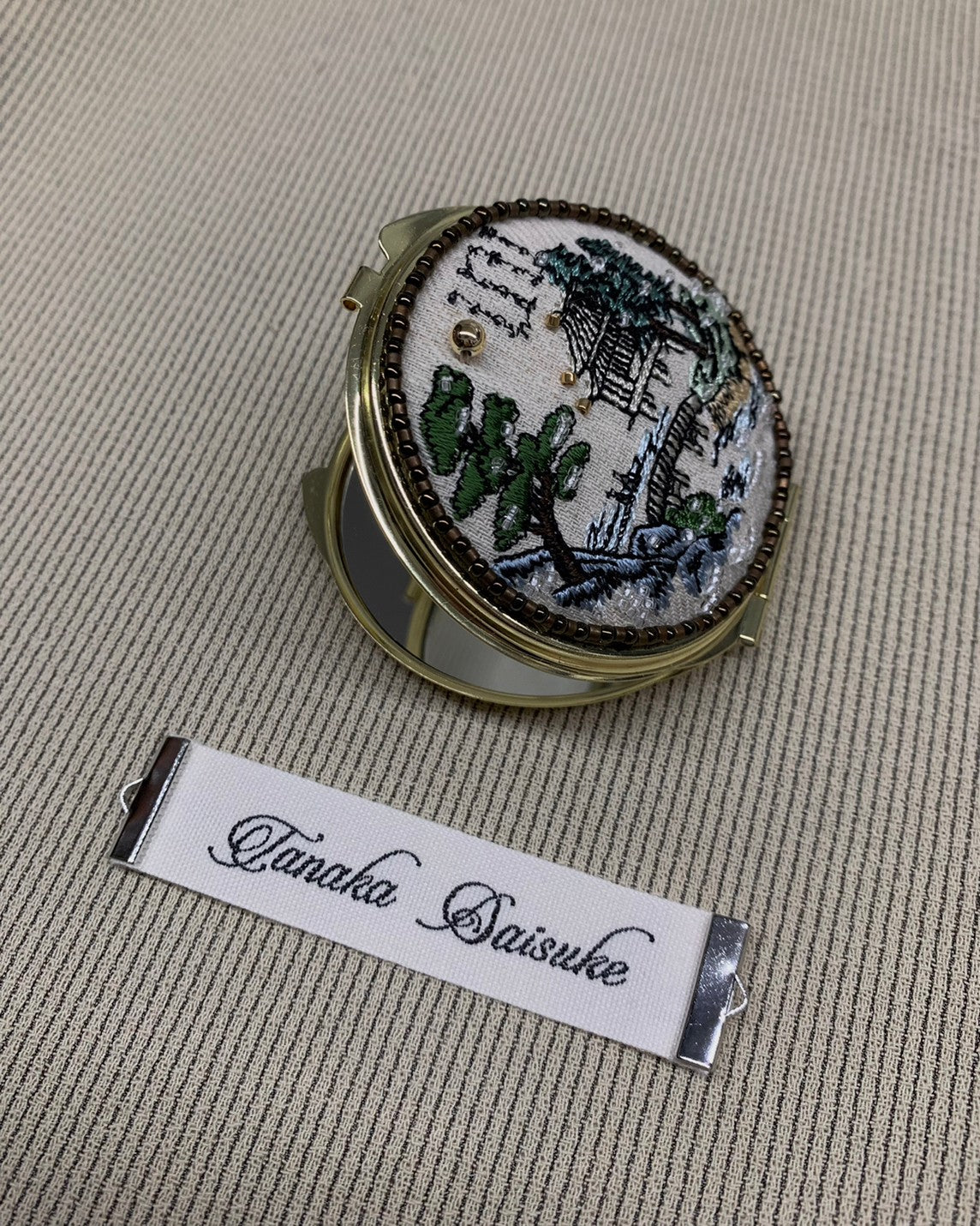 Idyllic landscape compact mirror (gold)【stock】