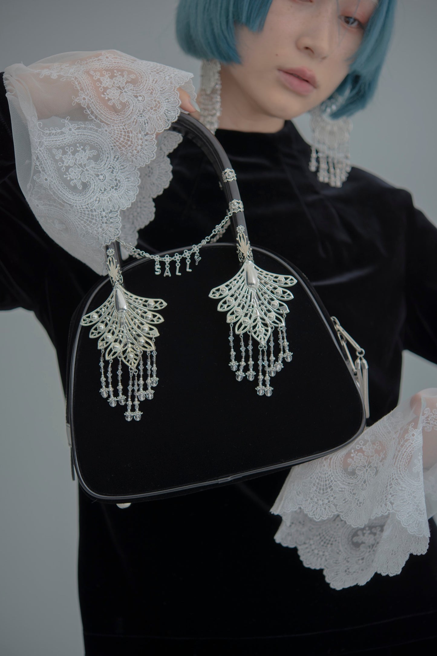 wing bijou hand bag【Delivery in January 2026】