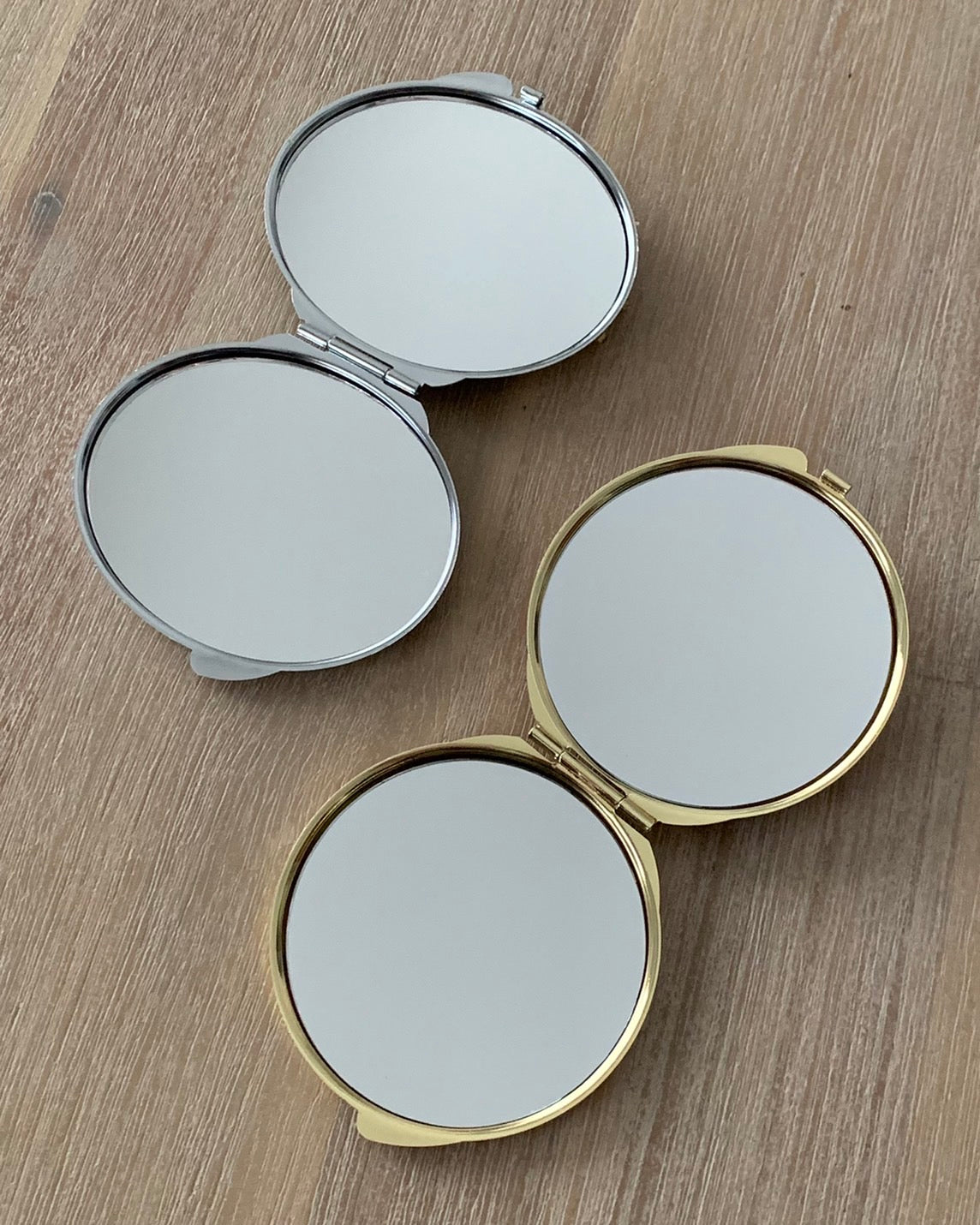 Three headed snake compact mirror【Delivery in April 2025】