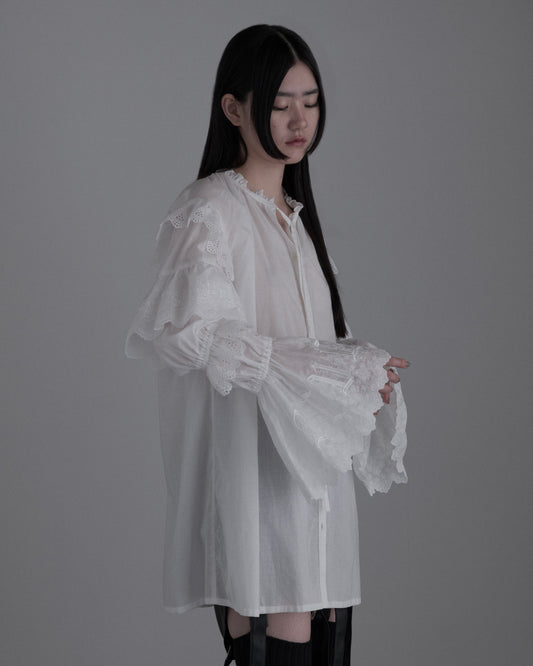 white LOVE blouse【Delivery in March 2024】