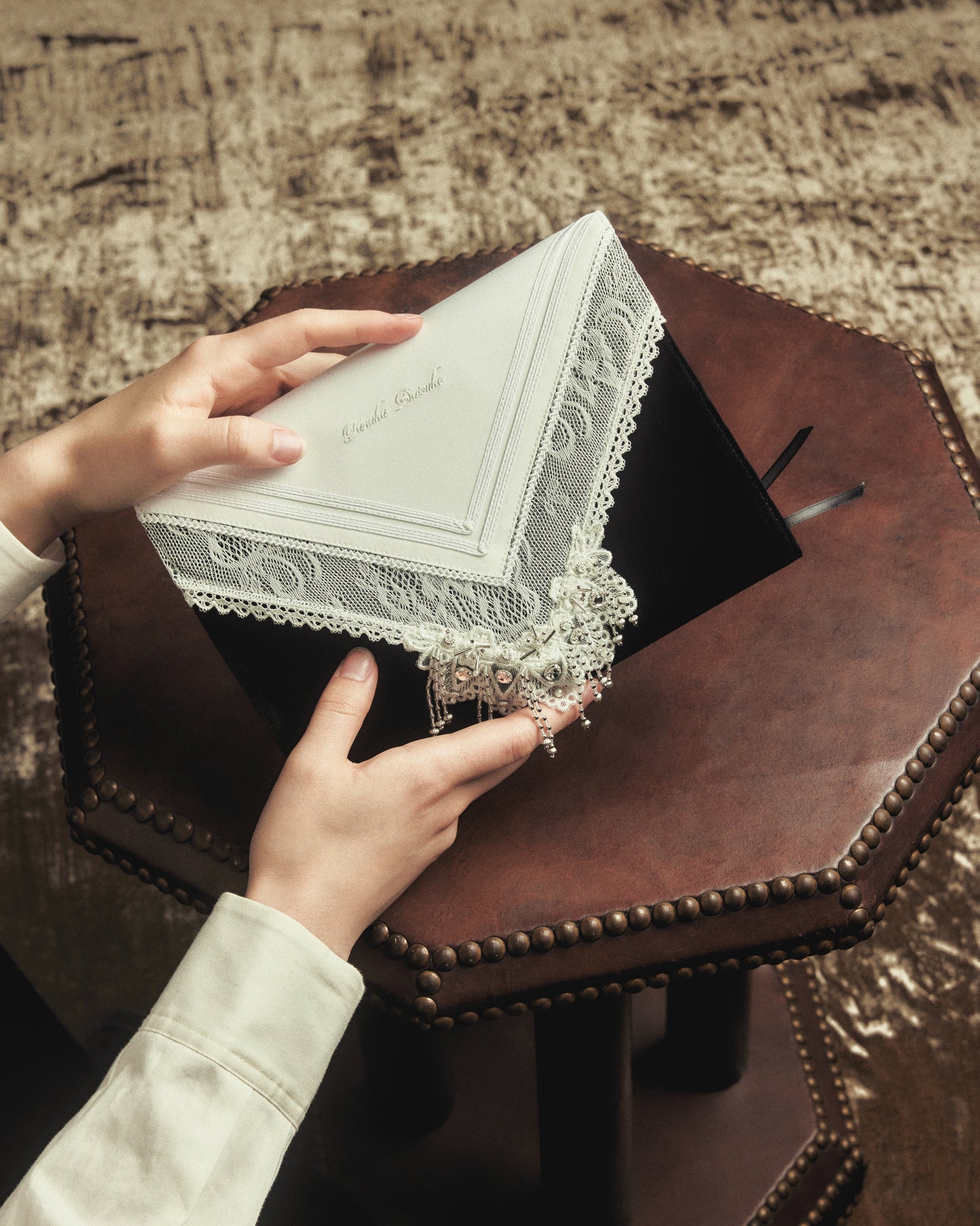 【ほぼ日手帳2027】White handkerchief diary -カズン（A5）サイズ用カバー-