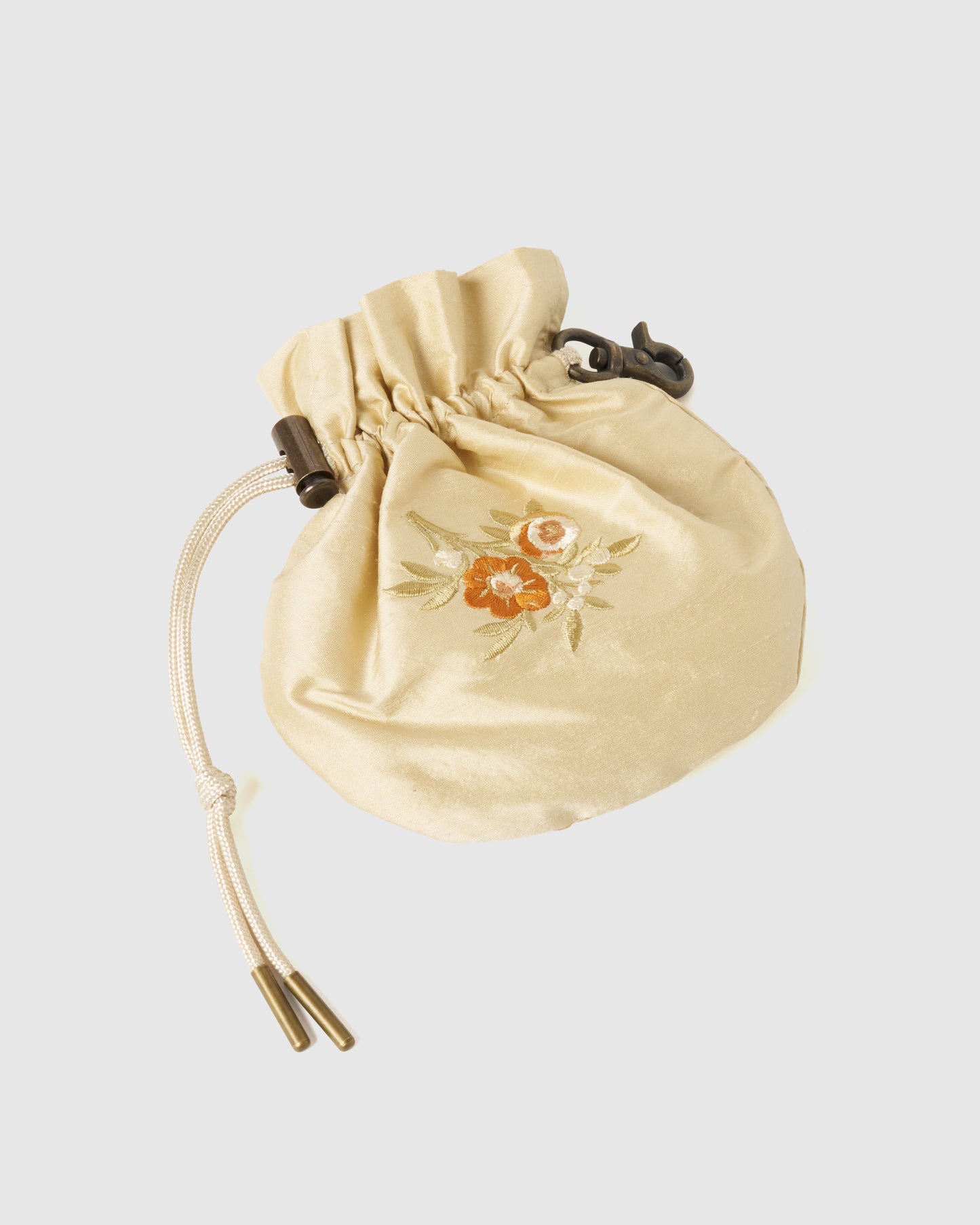 flower embroidery mini kinchaku bag【Delivery in November 2025】