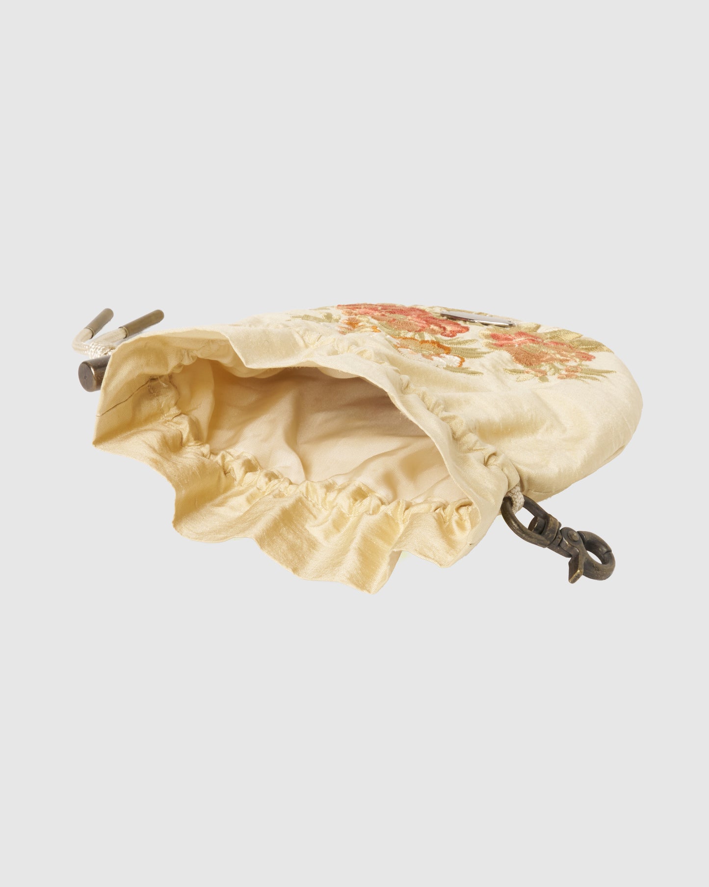 flower embroidery mini kinchaku bag【Delivery in November 2025】