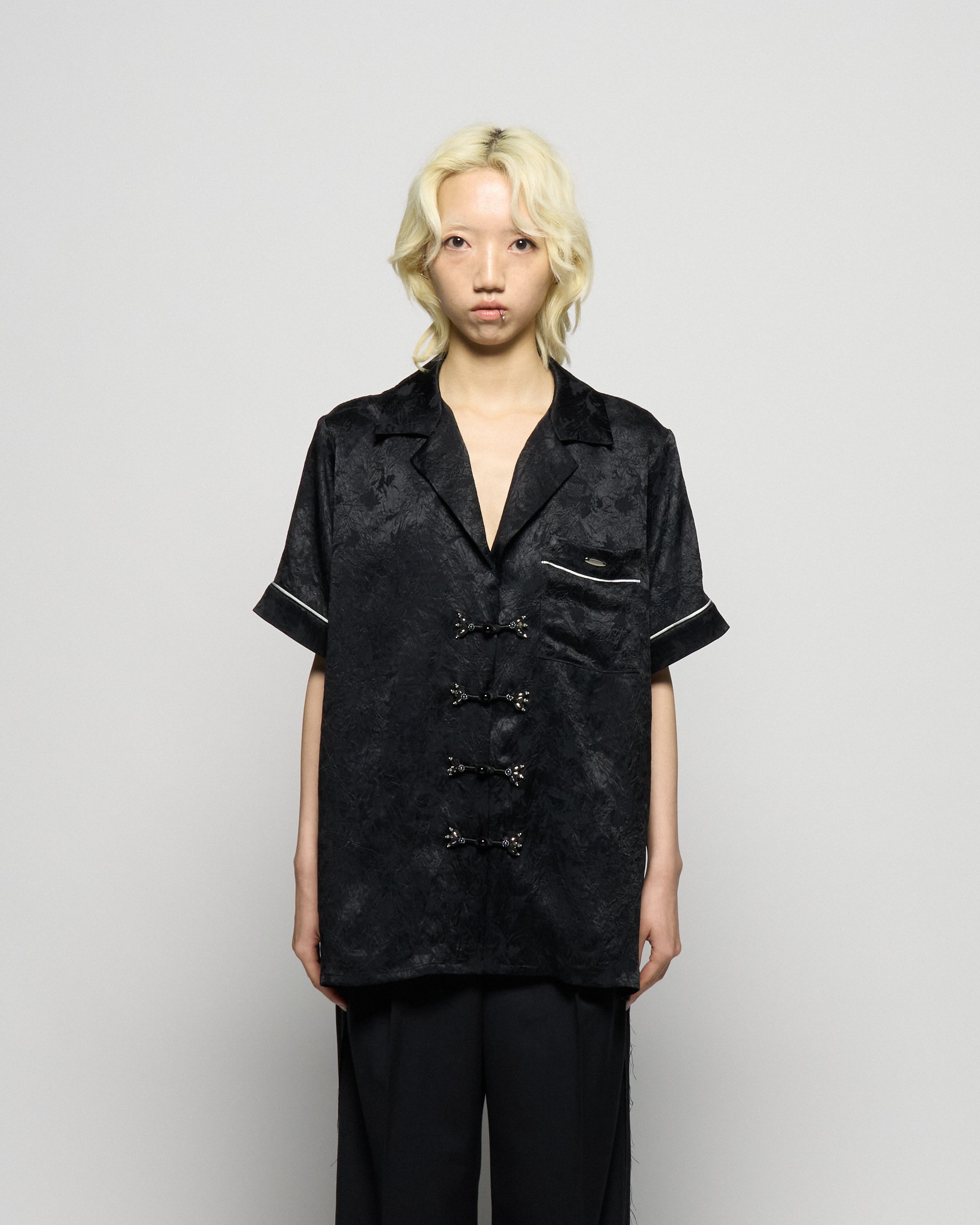 Wild bloom beads embroidery open collar shirt Black【stock
