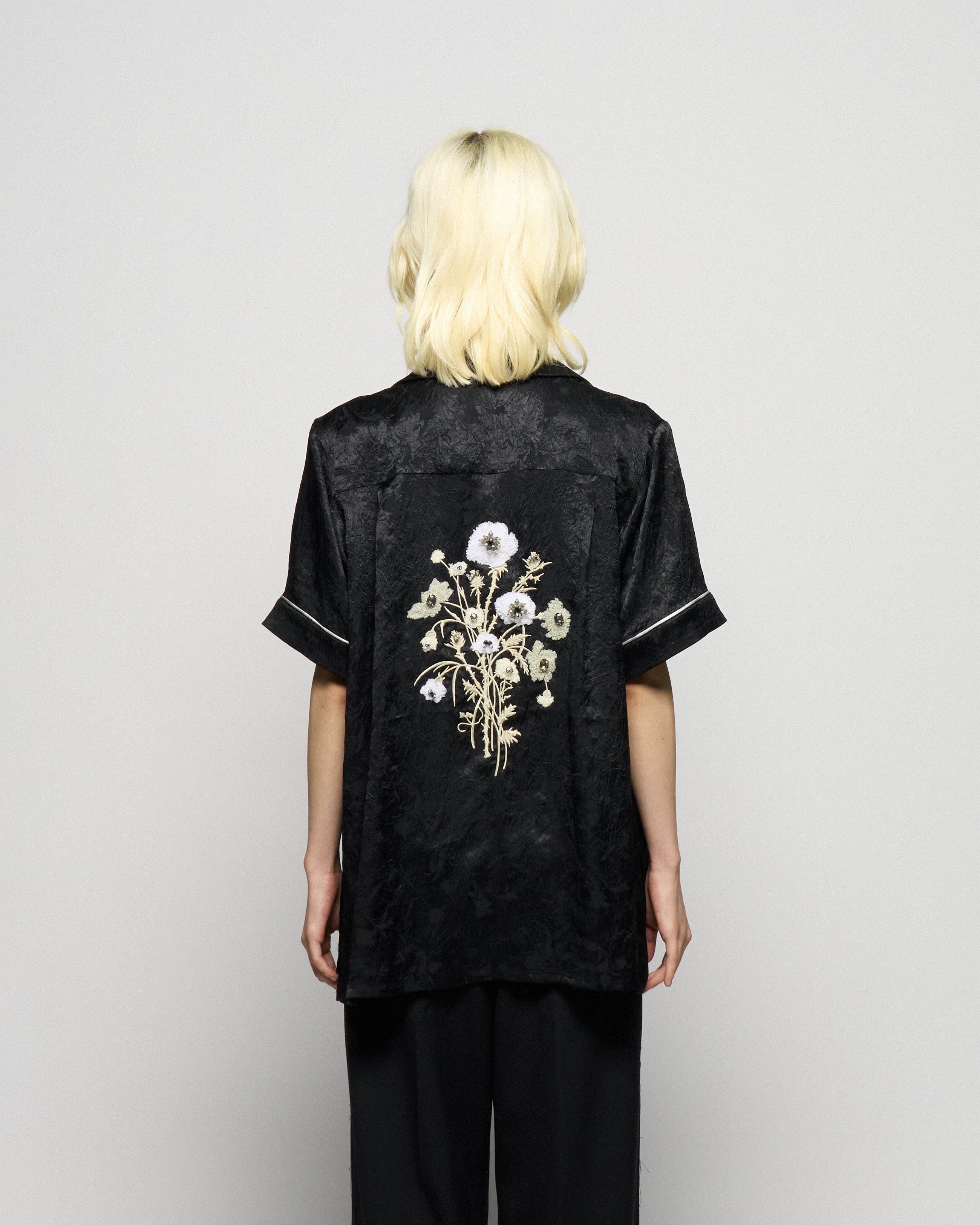 Wild bloom beads embroidery open collar shirt Black【stock