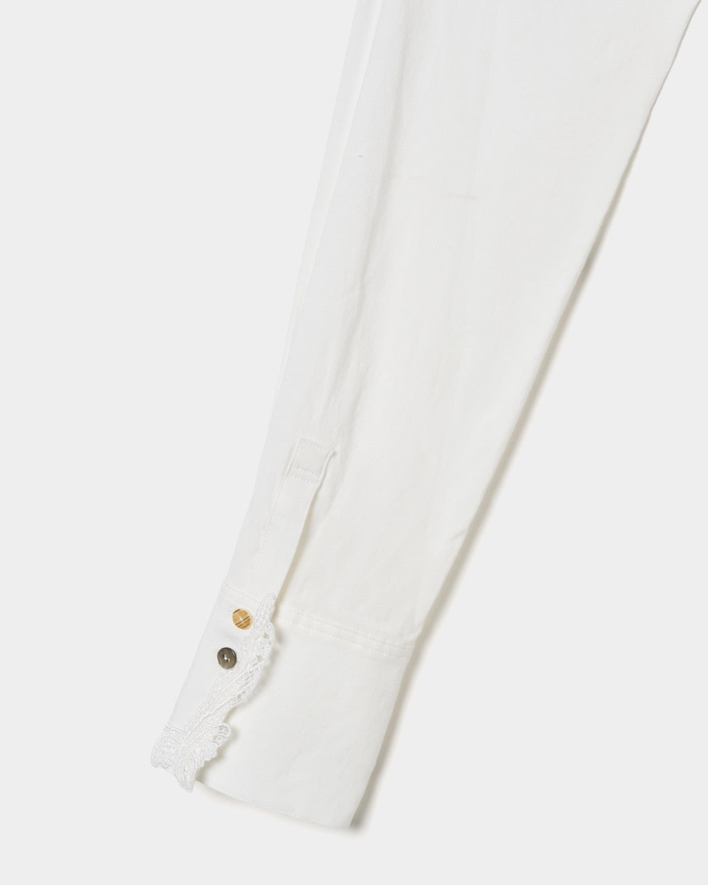 shell button cropped blouse White【Delivery in June 2026】
