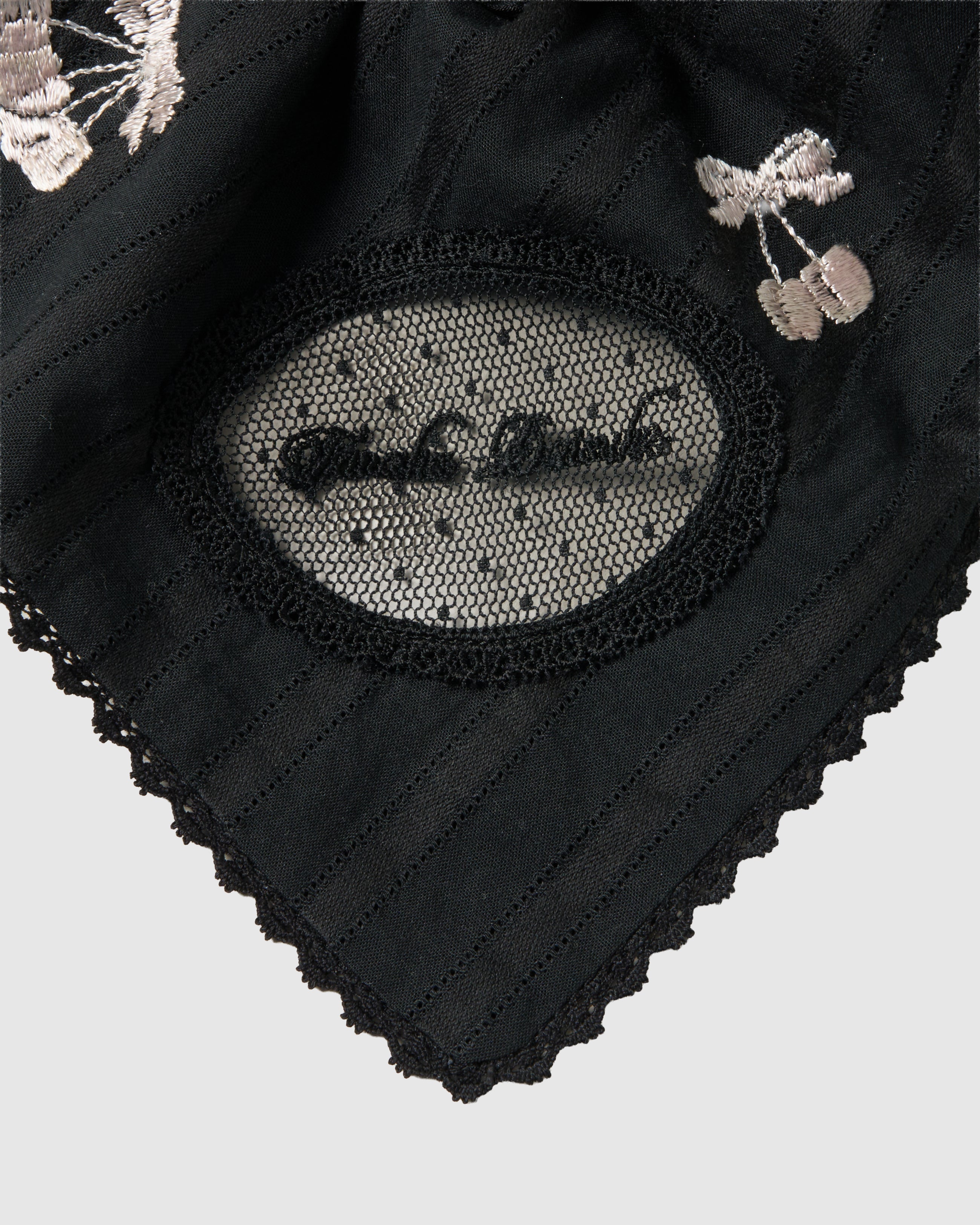 tanakadaisuke(タナカダイスケ)|cherry embroidery chou chou Black