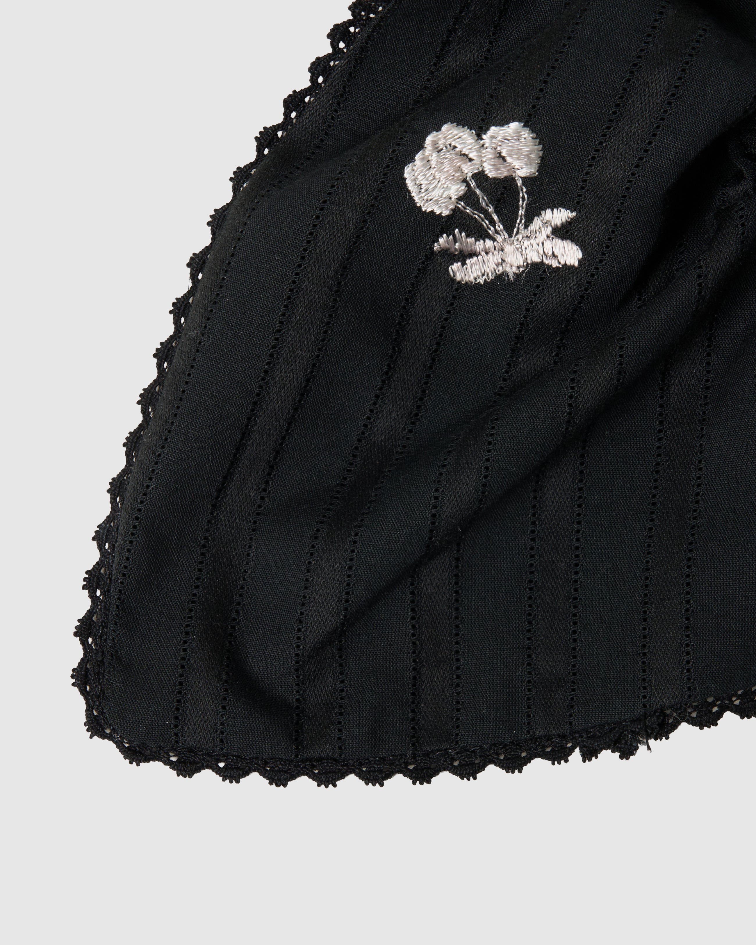 tanakadaisuke(タナカダイスケ)|cherry embroidery chou chou Black