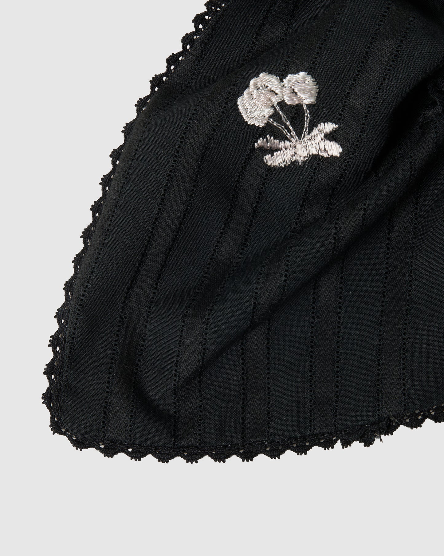cherry embroidery chou chou Black × Off White【Delivery in September 2026】