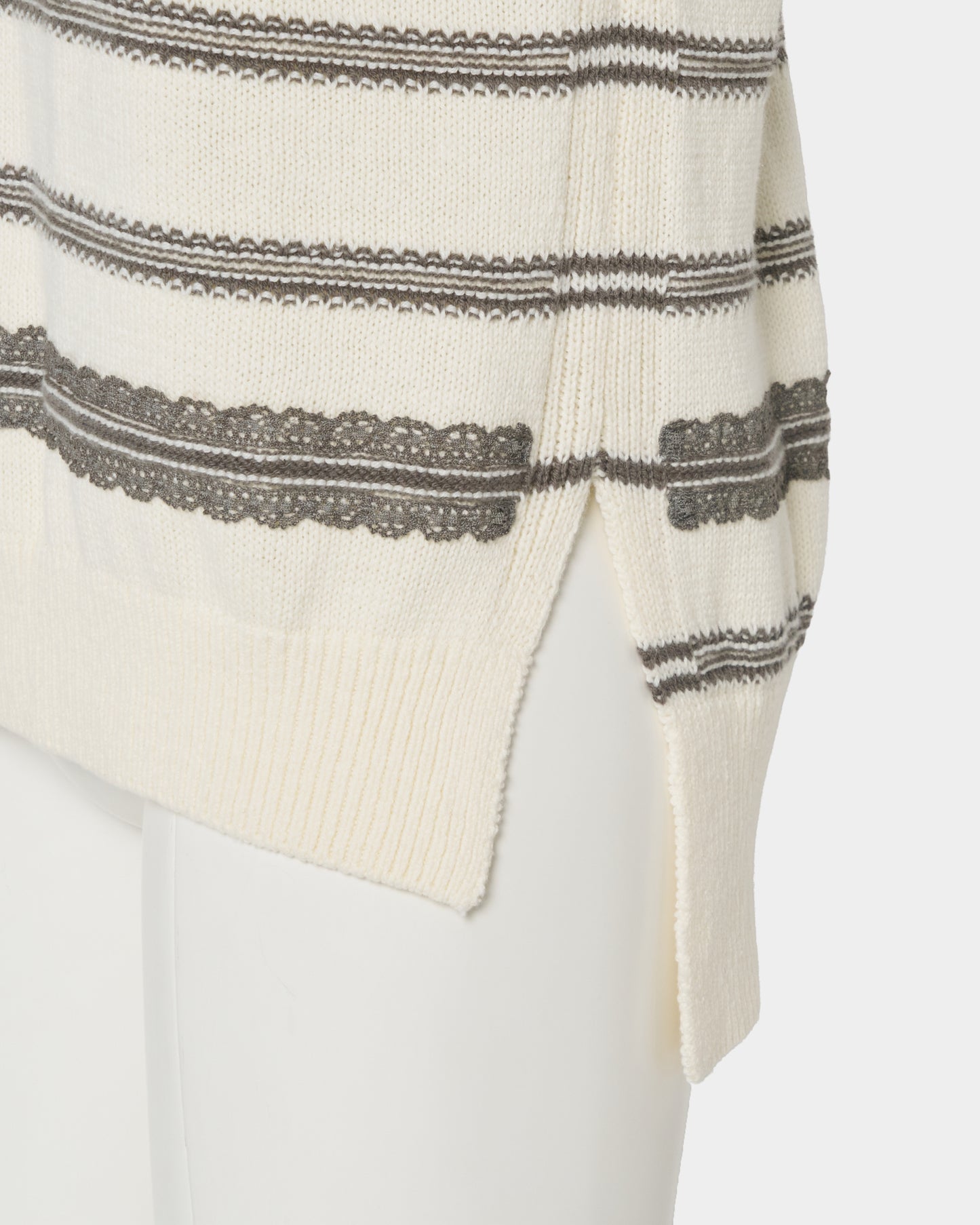Lace border knit pulover Off white【Delivery in January 2027】