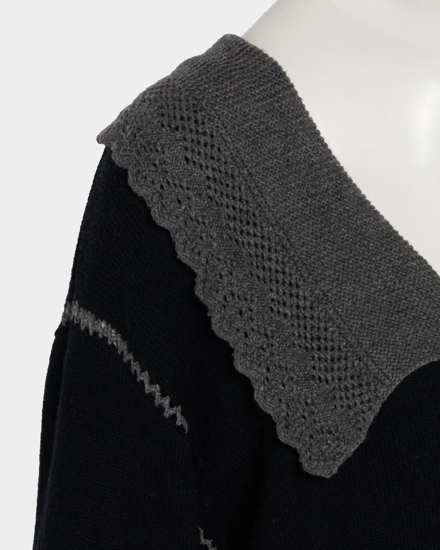 Lace collar knit pulover Black【Delivery in January 2027】