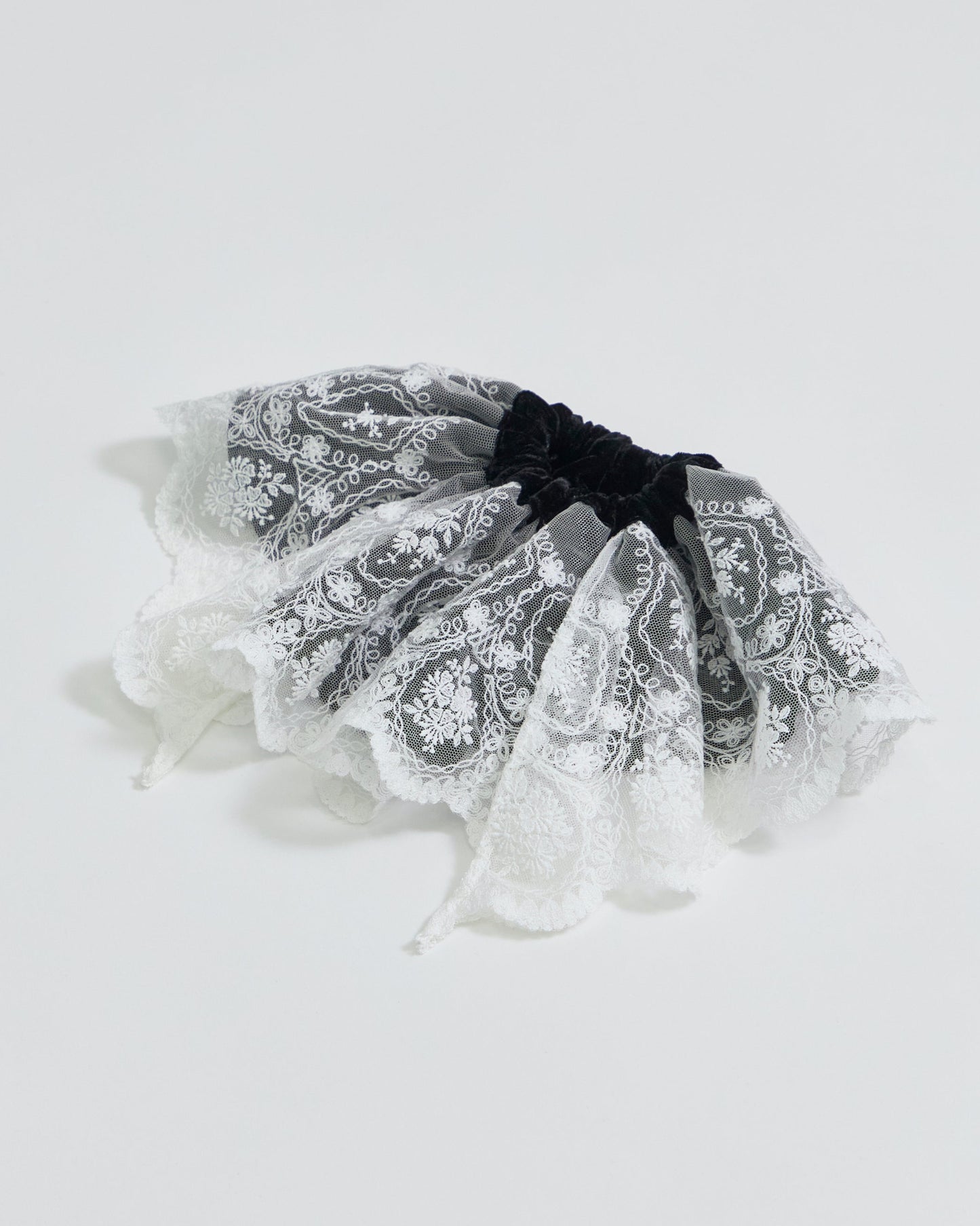 【STUDIOUS Special item】velour lace chou chou Black × White【stock】