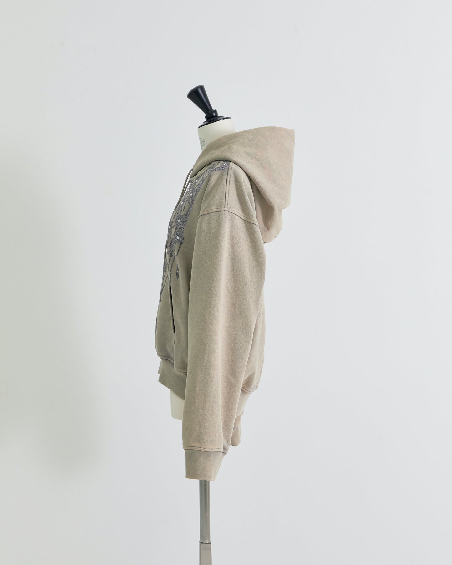 【STUDIOUS Special item】rhombus metal print bijou hoodie Beige【Stock】