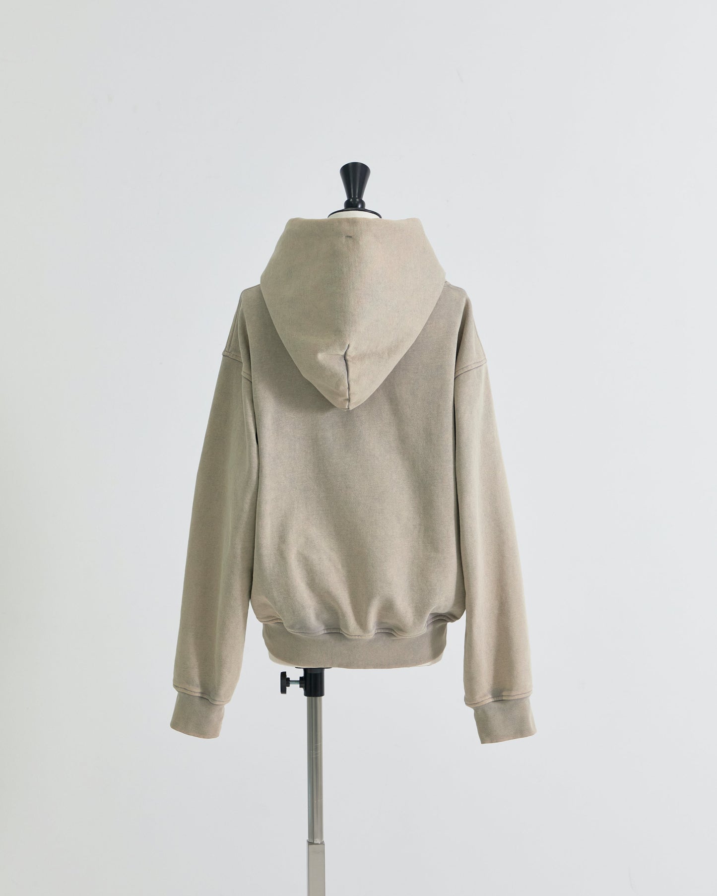 【STUDIOUS Special item】rhombus metal print bijou hoodie Beige【Stock】