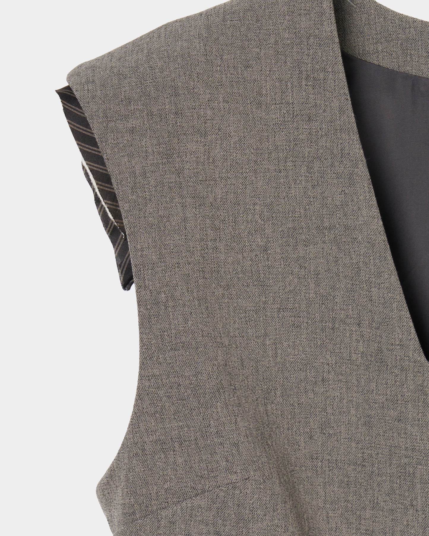 Exposed shoulder pad vest Greige【Delivery in January 2027】