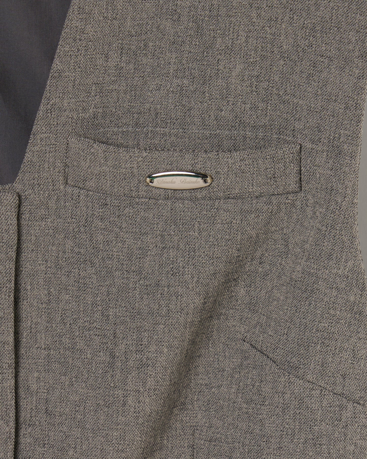 Exposed shoulder pad vest Greige【Delivery in January 2027】