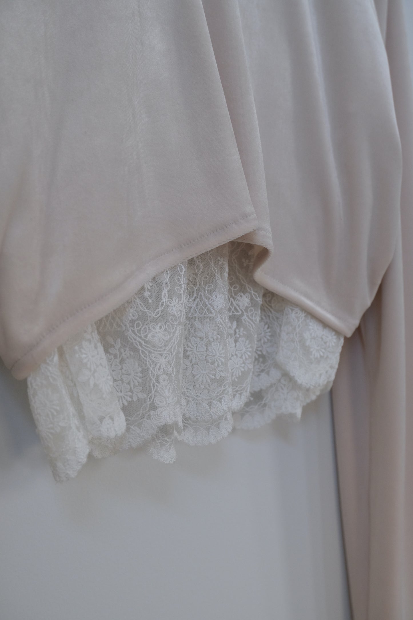 gather neck velour tops White【Delivery in February 2025】