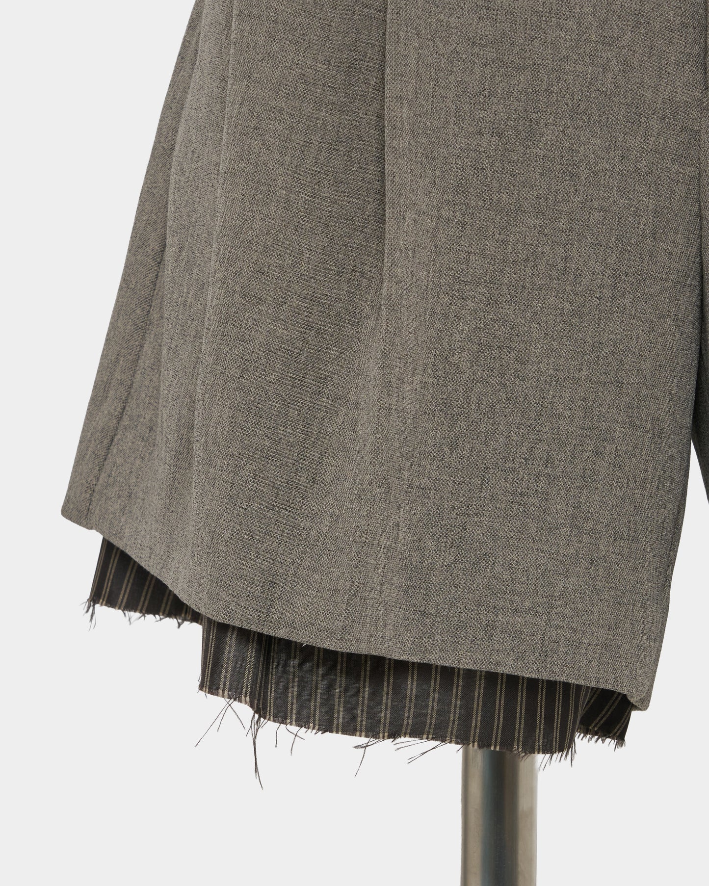 Exposed lining double belt trousers Greige【Delivery in January 2027】