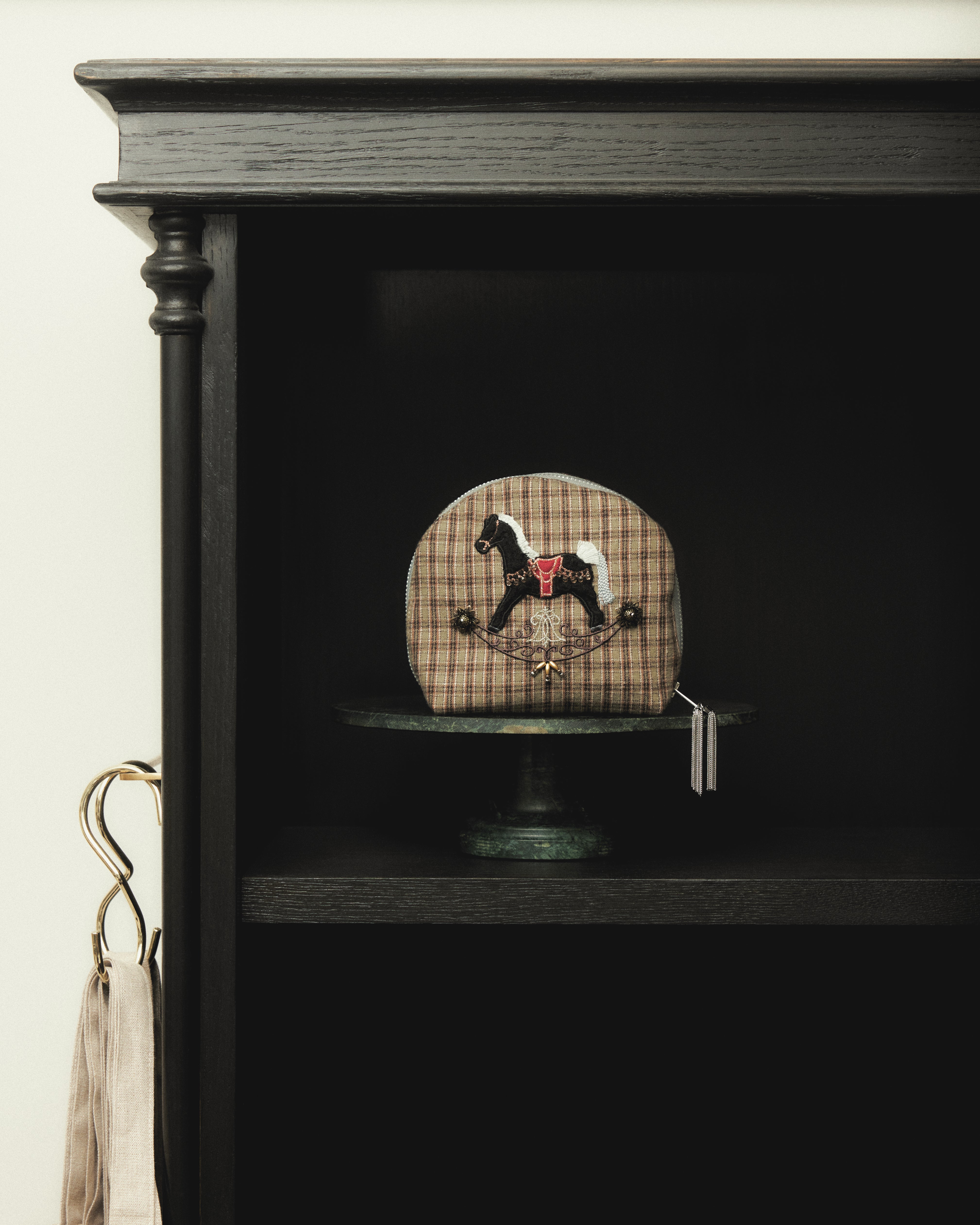 tanakadaisuke  bijou Pouch bag ポーチ Tanaka Daisuke（3泊4日） Snow bijou Pouch bag / June