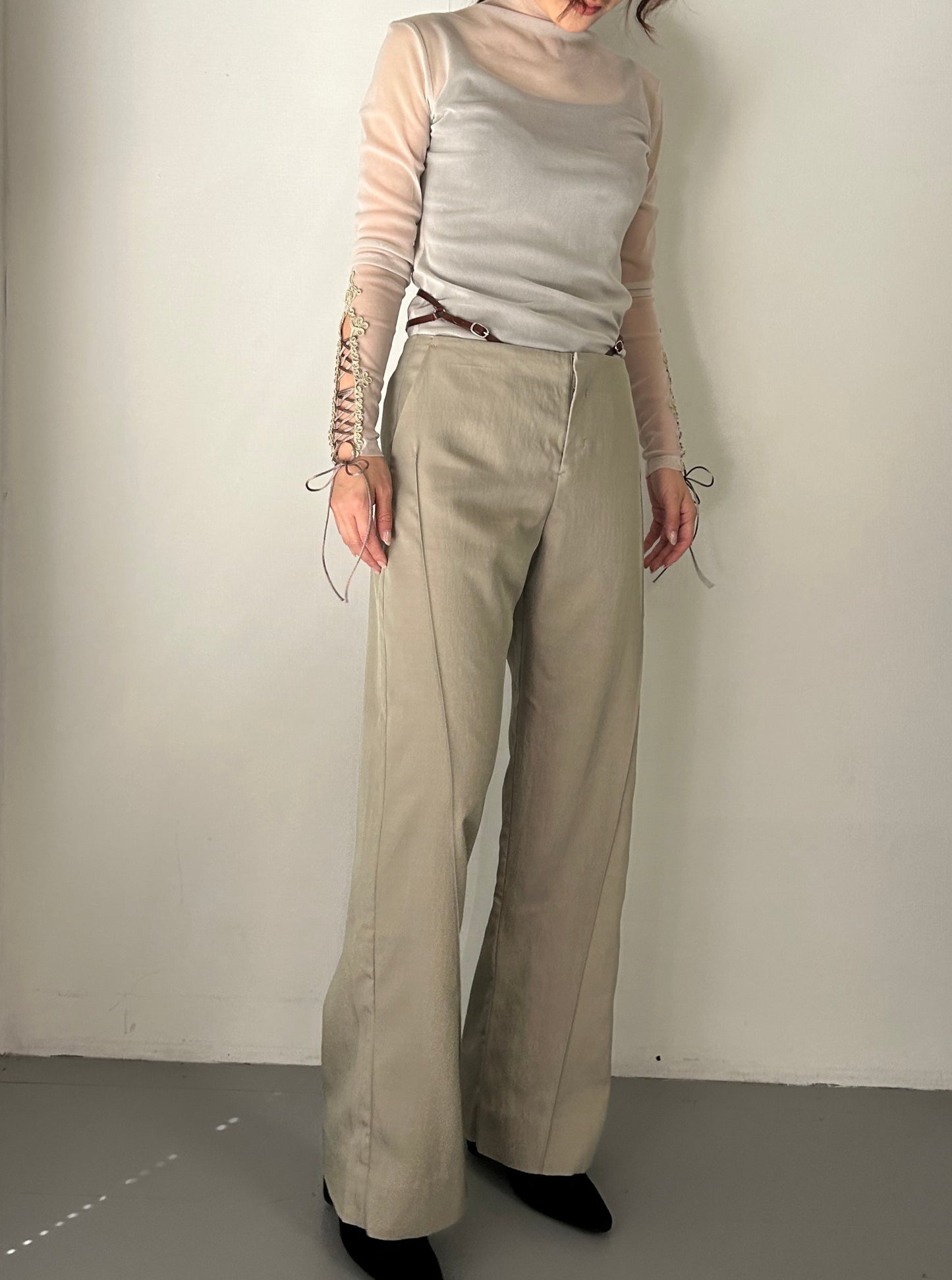 low rise leather belted pants Sand beige【Delivery in September 2024】