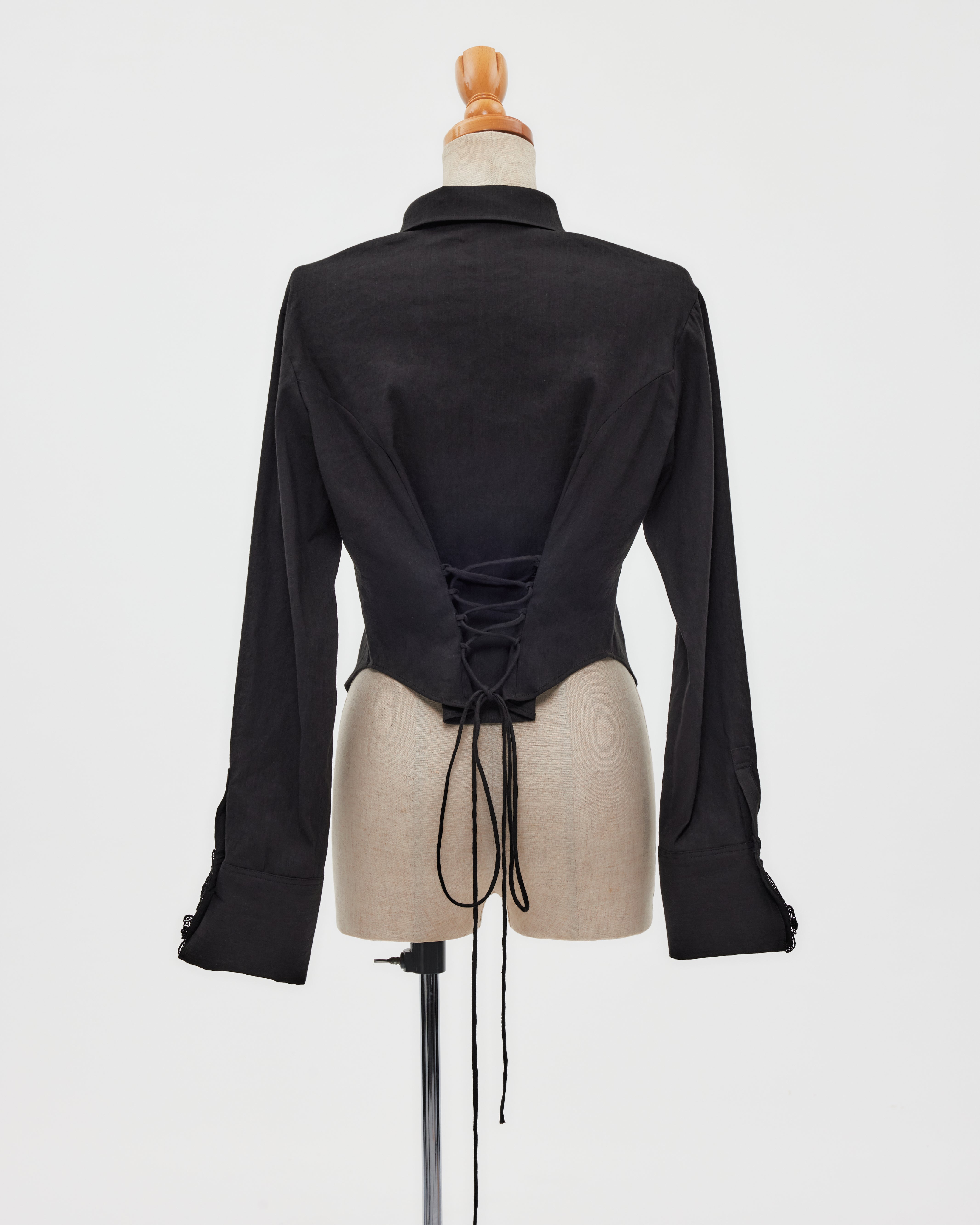 shell button cropped blouse Black【Delivery in June 2026