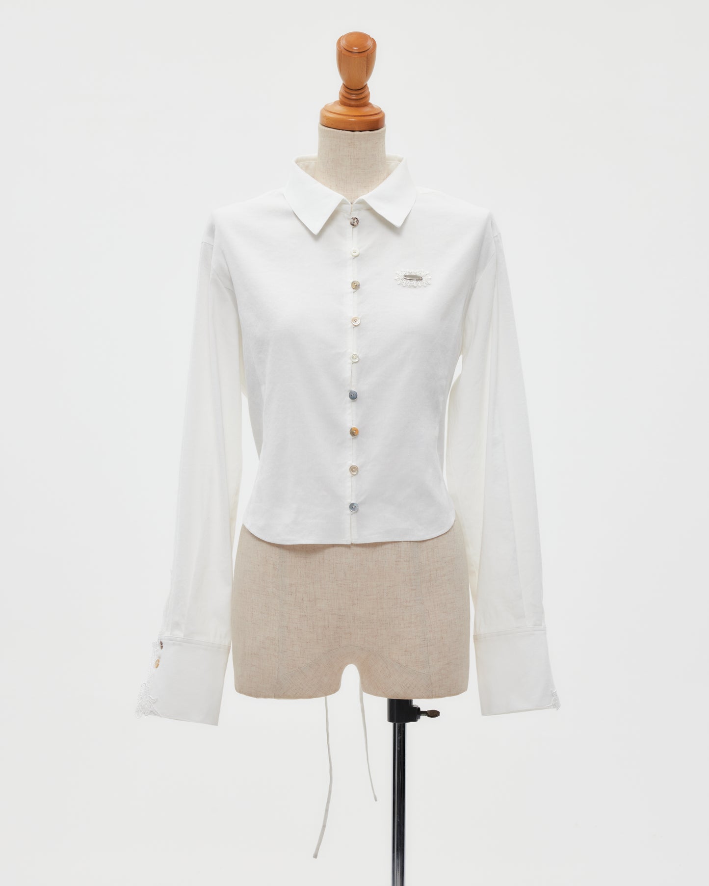 shell button cropped blouse White【Delivery in June 2026】