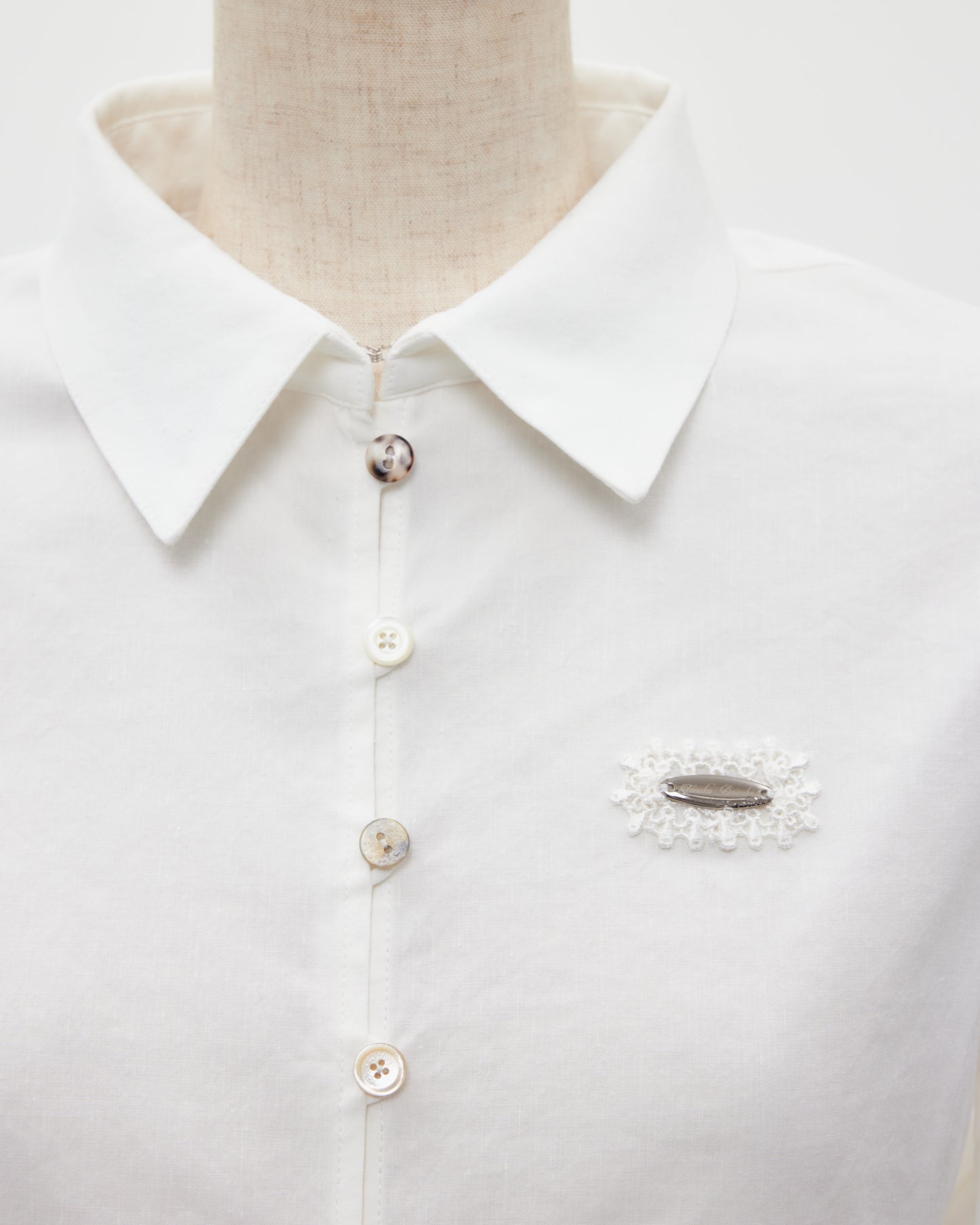 shell button cropped blouse White【Delivery in June 2026】