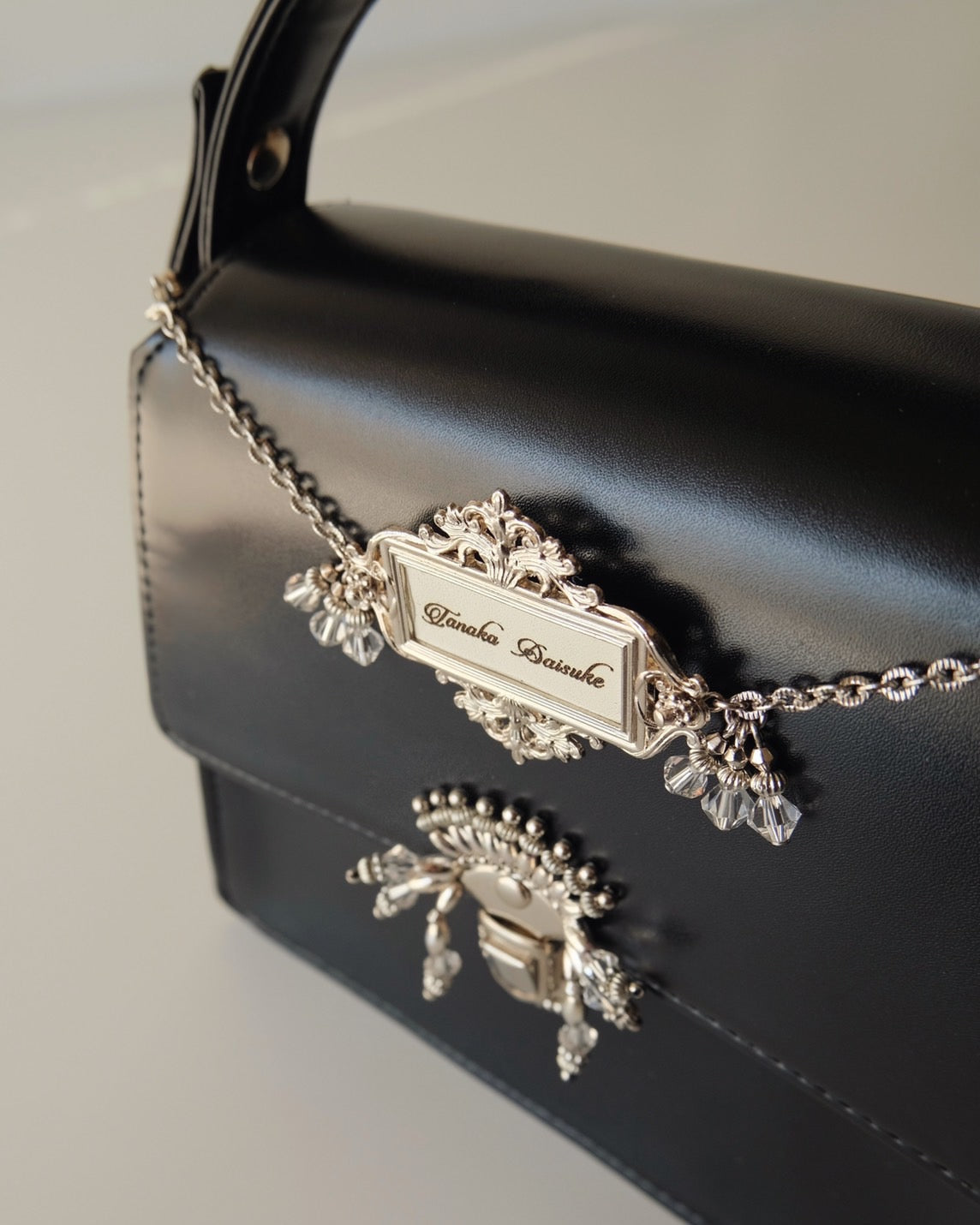 silver tag mini hand bag【Delivery in May 2024】