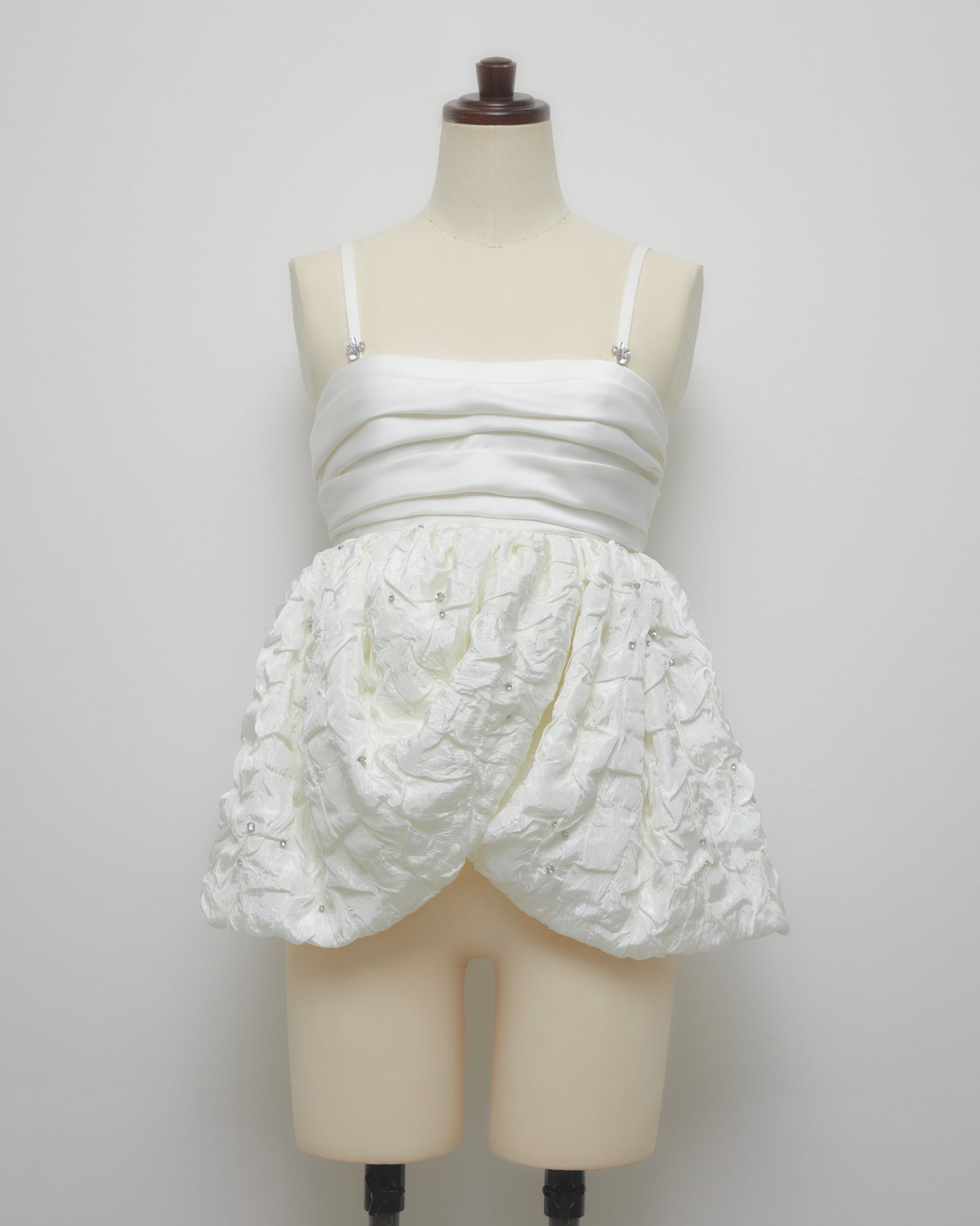 cloud bijou camisole tops White【Delivery in February 2027】